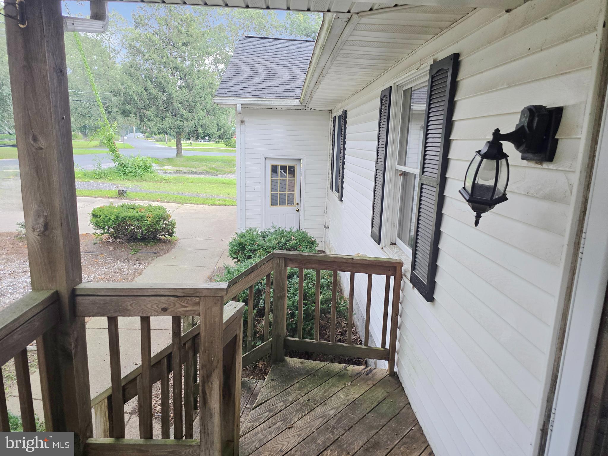 1123 OAK VIEW DRIVE