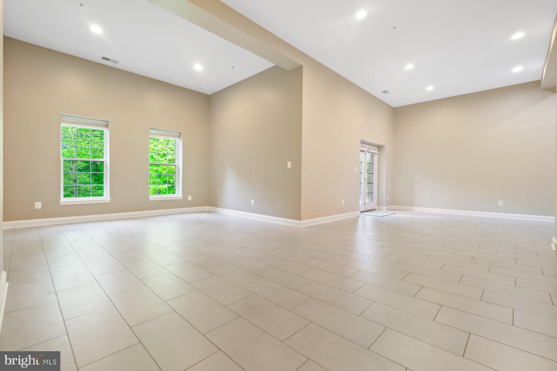 ASPEN LAKE LINGANORE - Residential