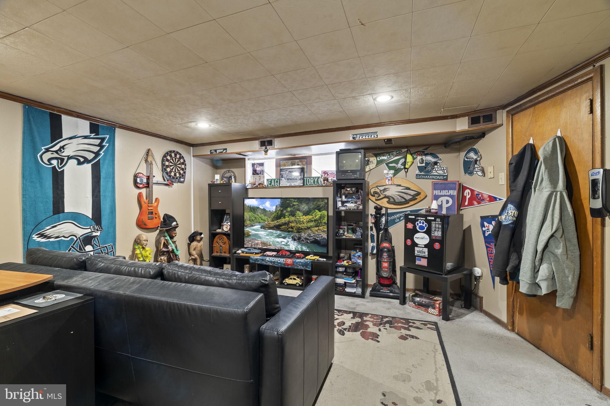 HOLME CIRCLE - Residential