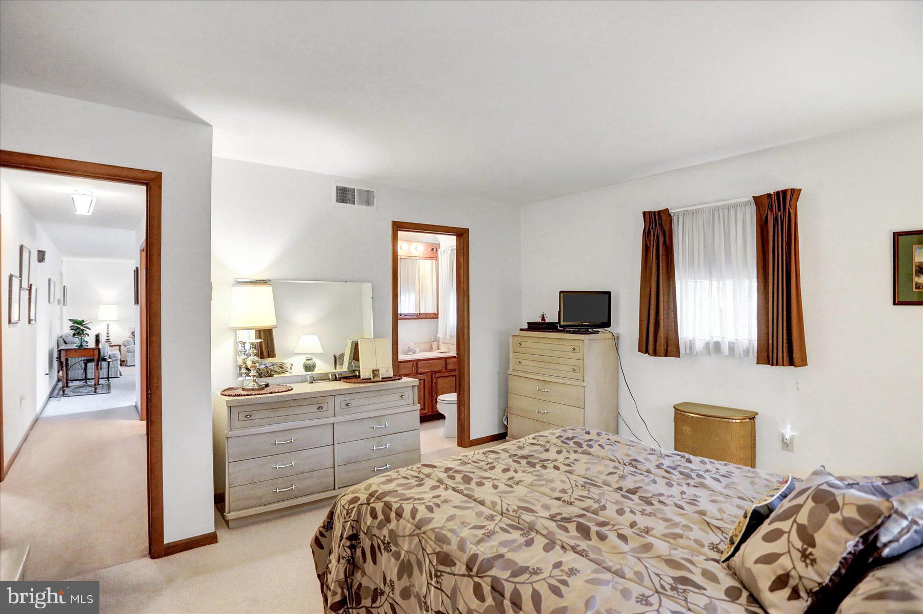 NOLL MANOR - Residential