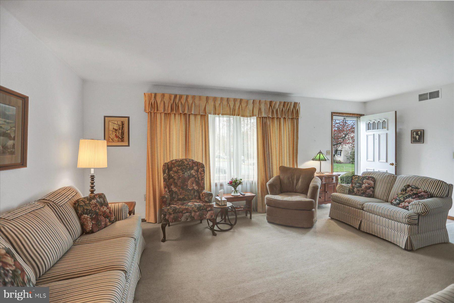 NOLL MANOR - Residential