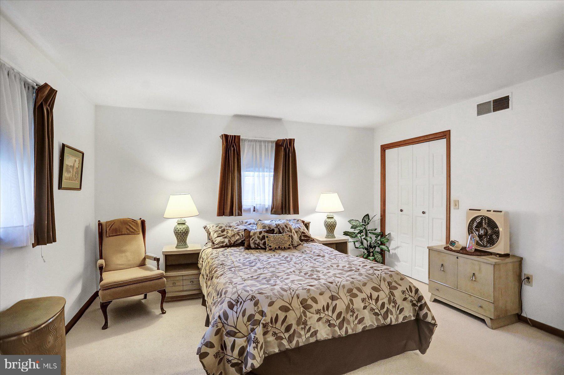 NOLL MANOR - Residential