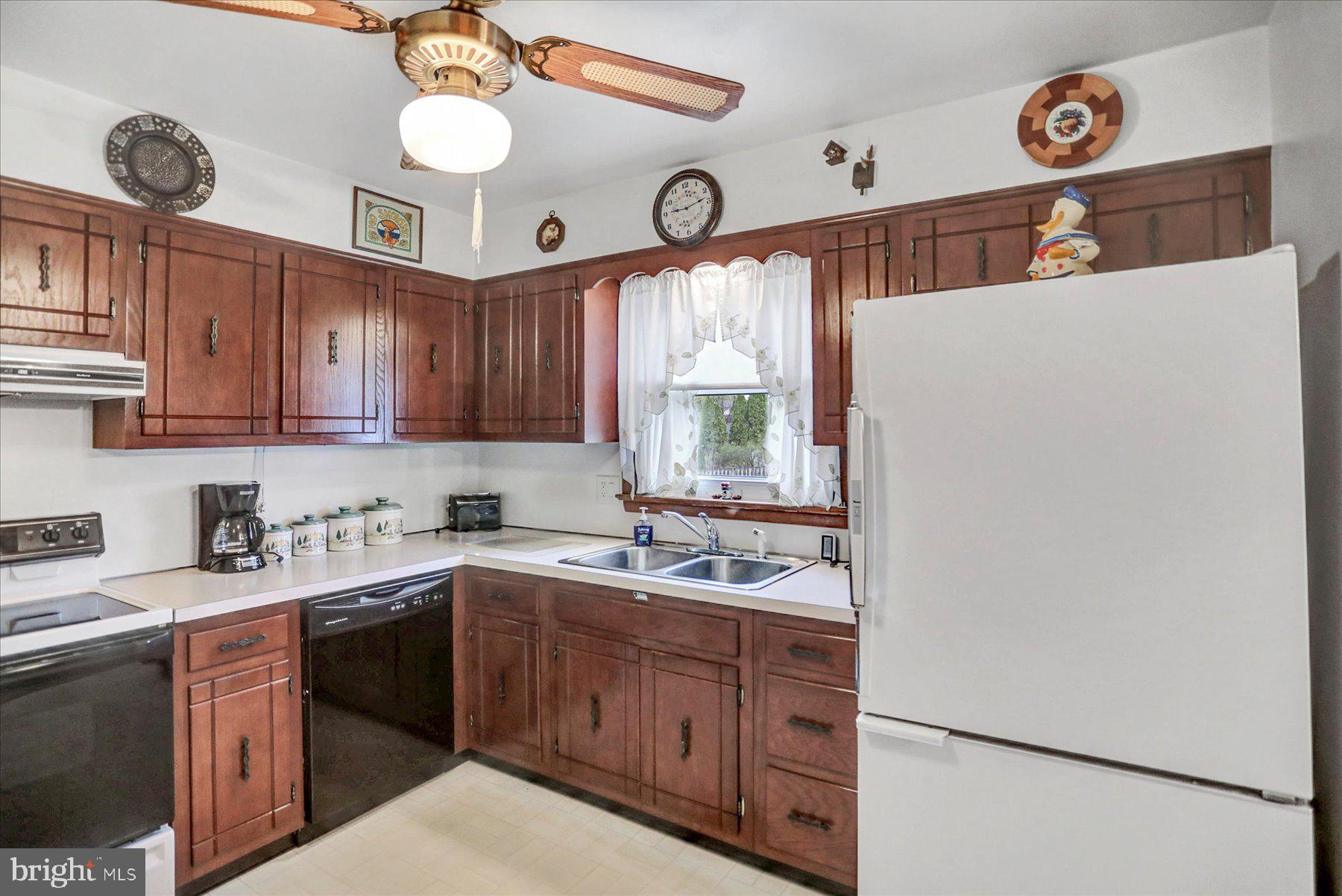 NOLL MANOR - Residential