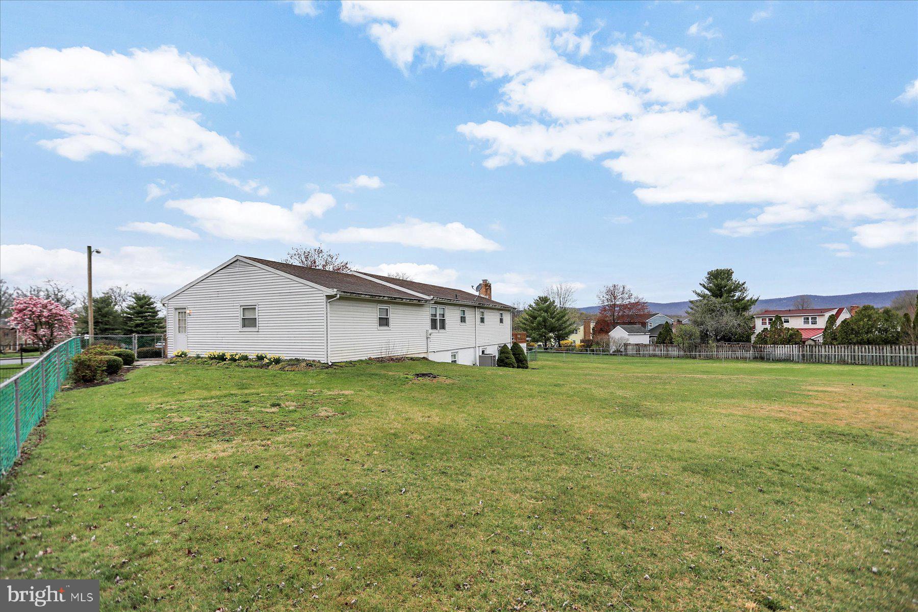 NOLL MANOR - Residential