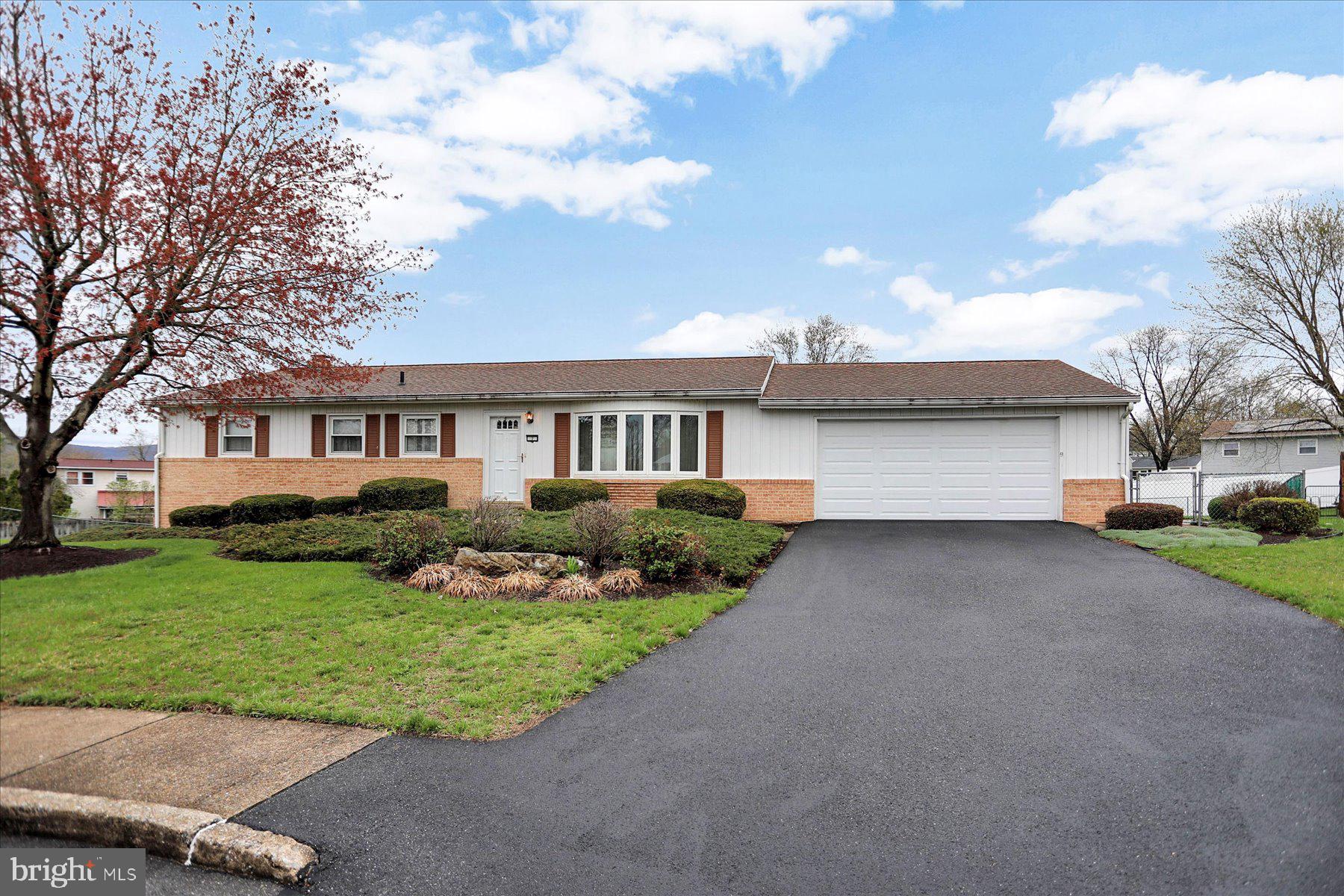 NOLL MANOR - Residential