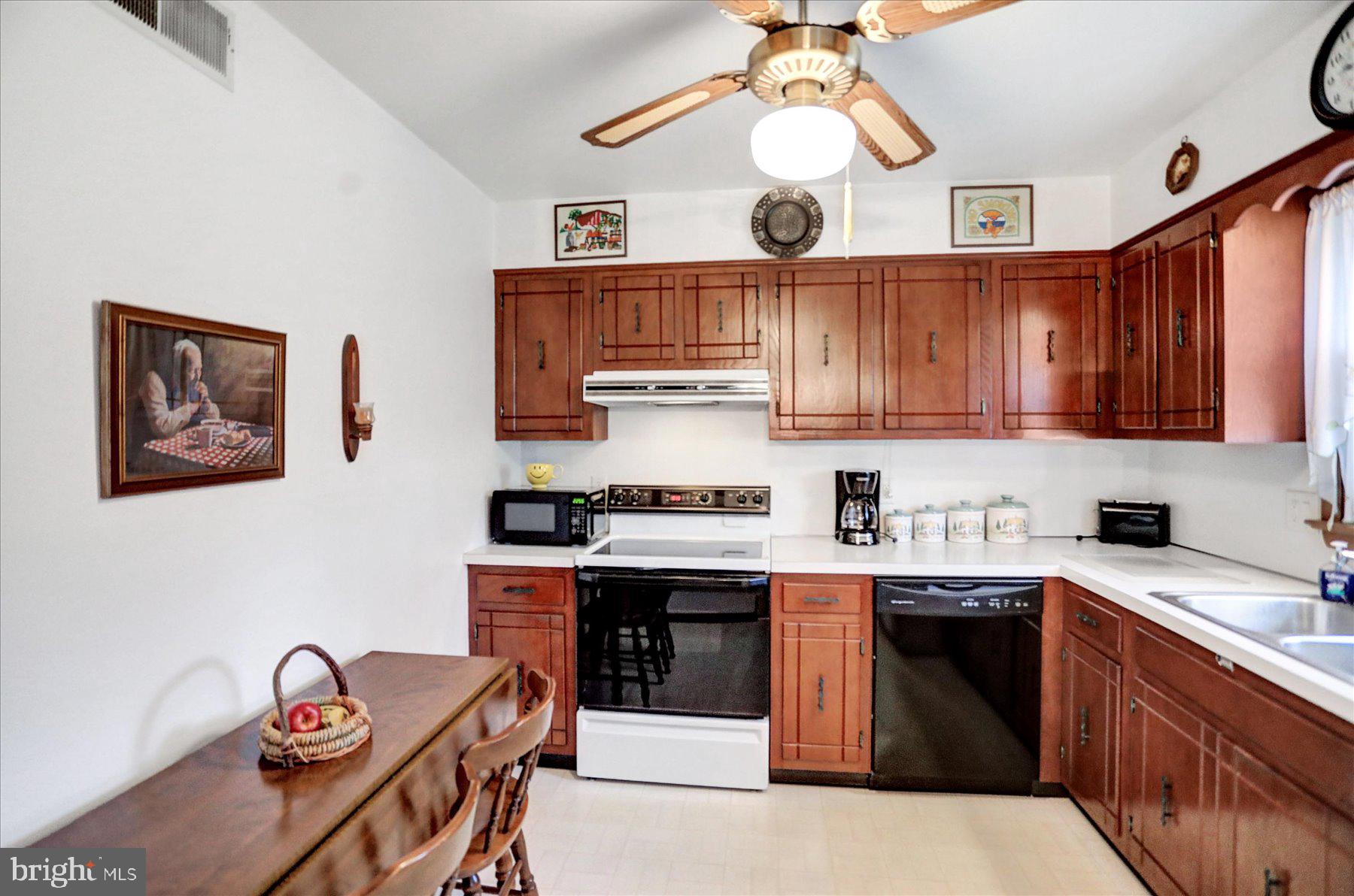 NOLL MANOR - Residential