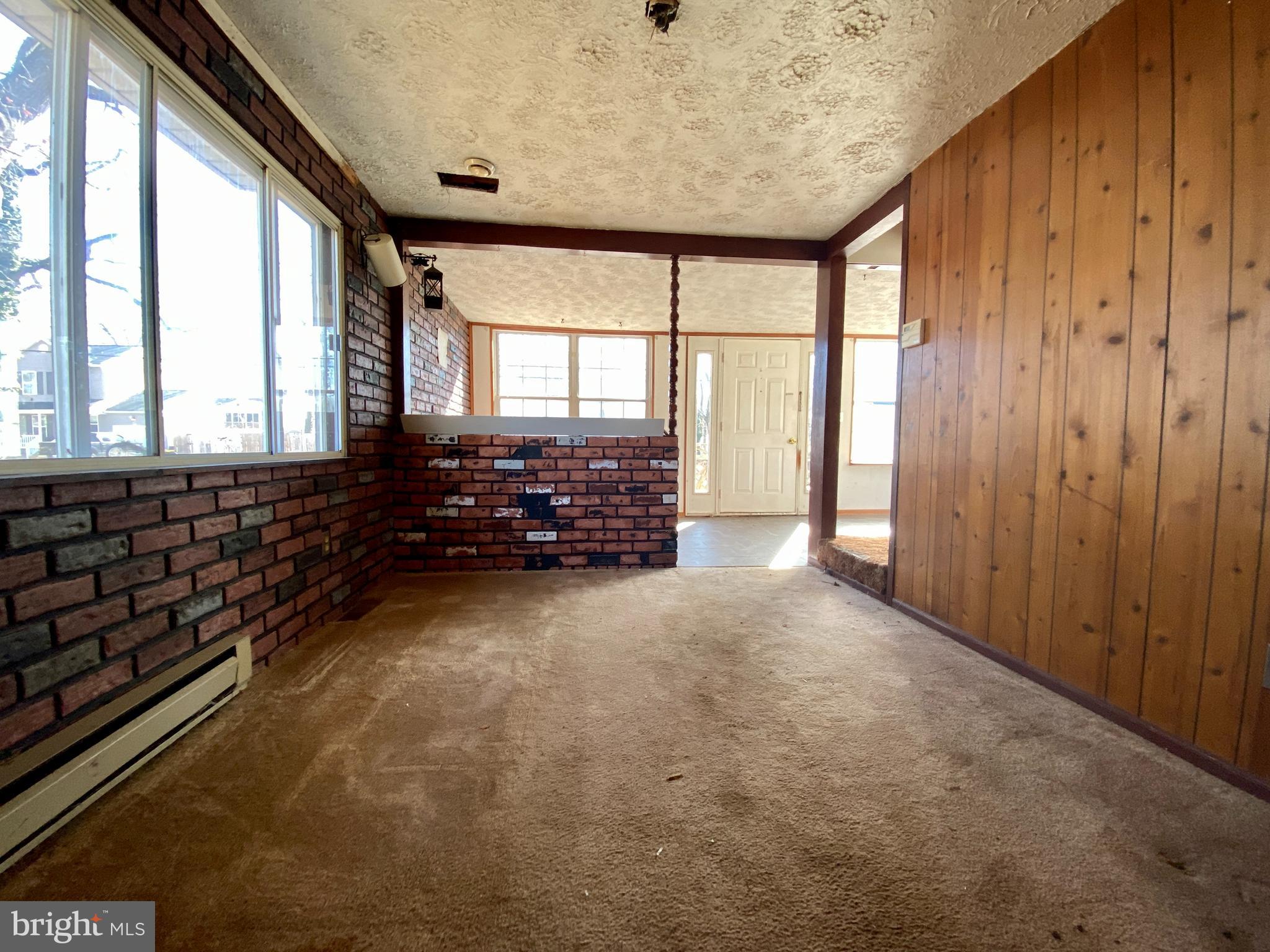 UPPER MAGOTHY BEACH - Residential