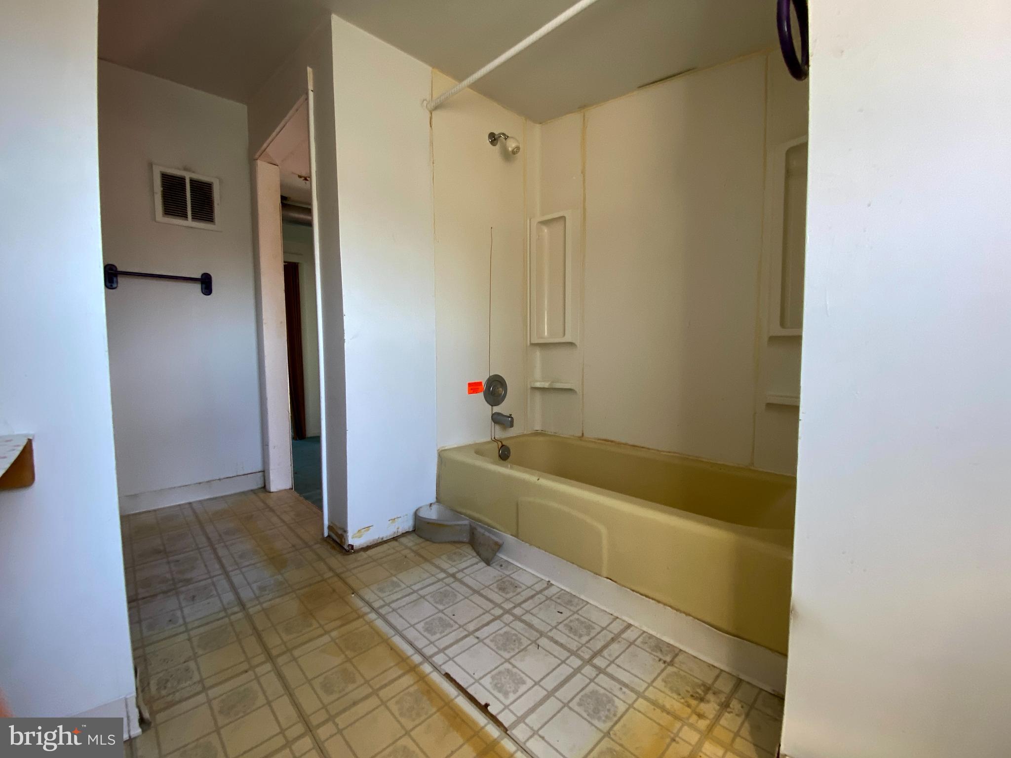 UPPER MAGOTHY BEACH - Residential