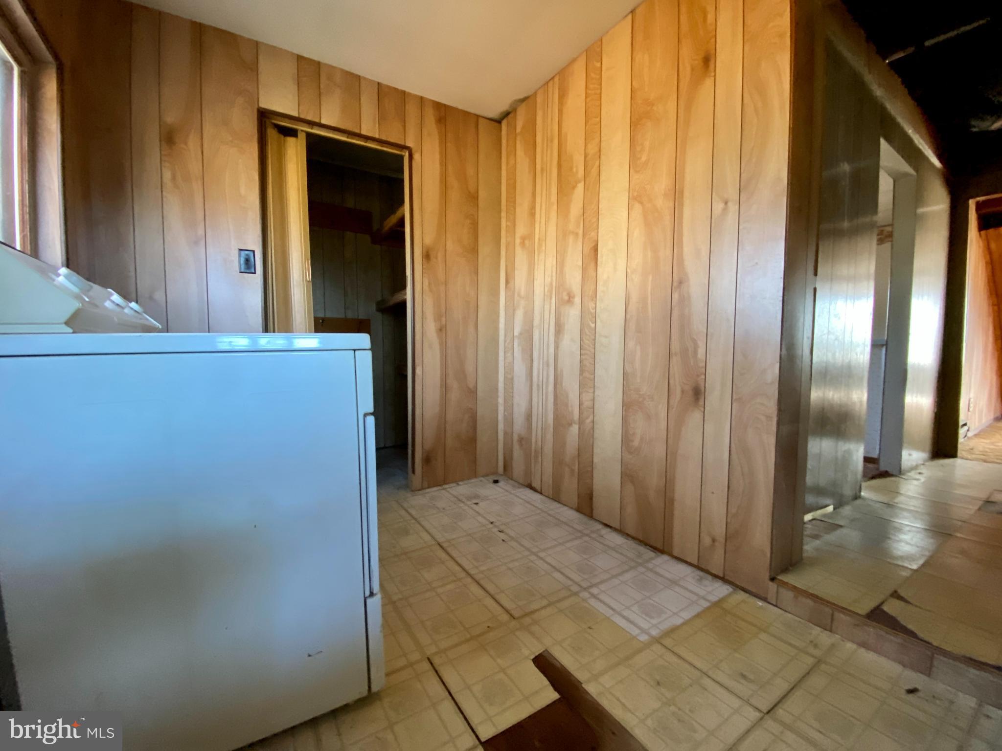 UPPER MAGOTHY BEACH - Residential