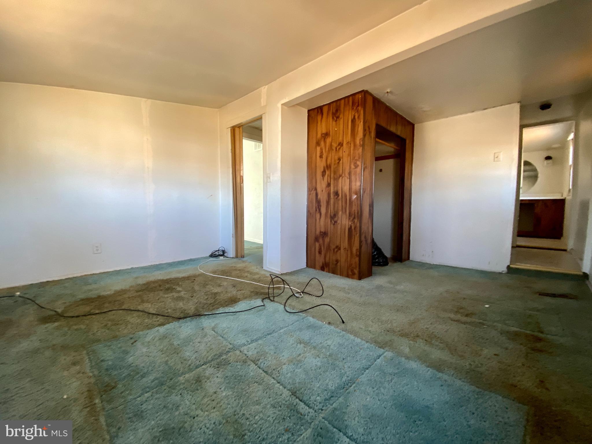 UPPER MAGOTHY BEACH - Residential