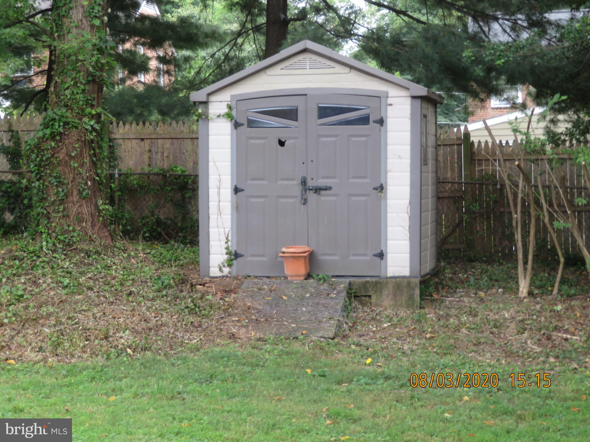 KENSINGTON ESTATES - Residential Lease