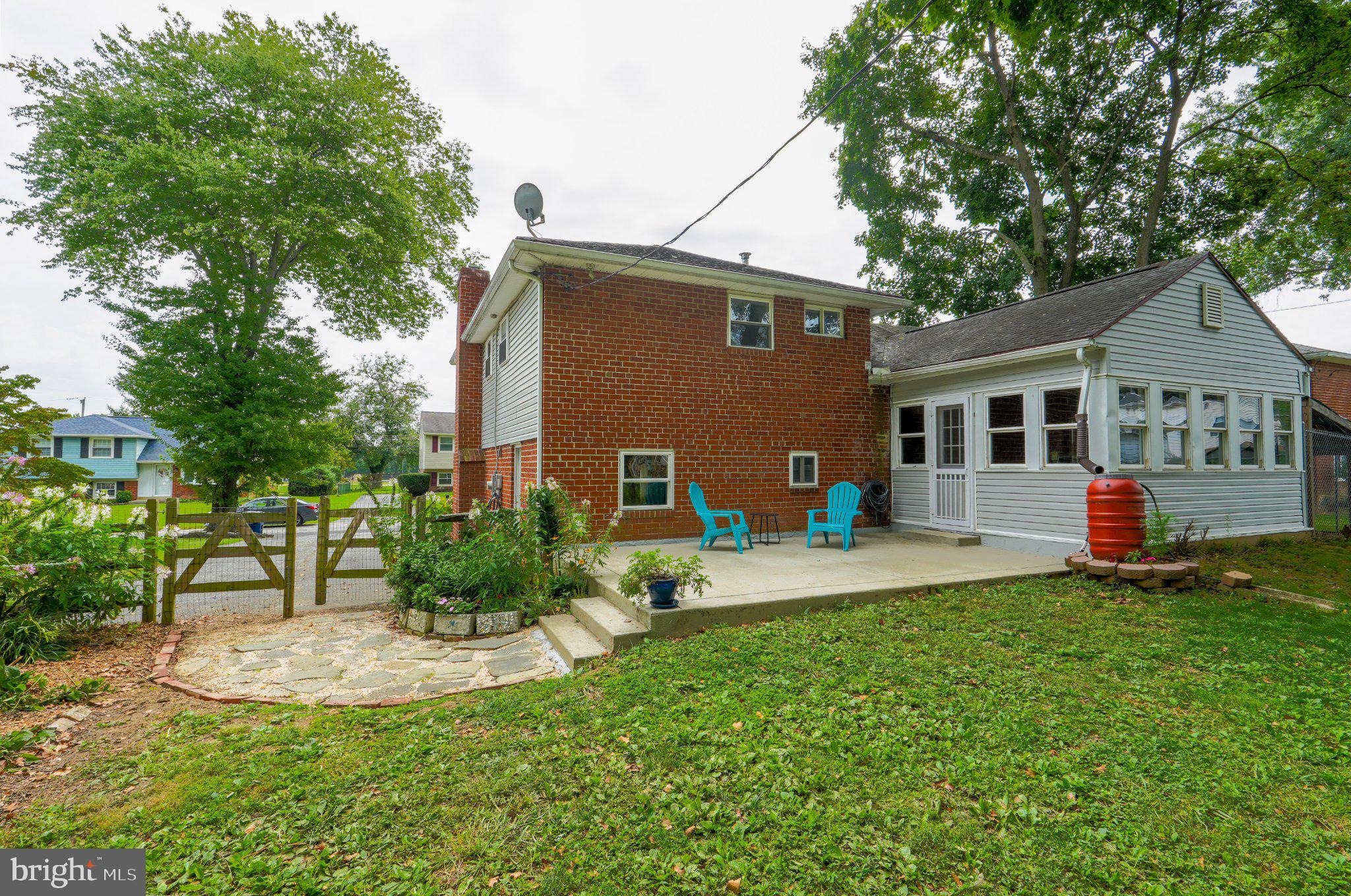 609 SCHOOL LANE