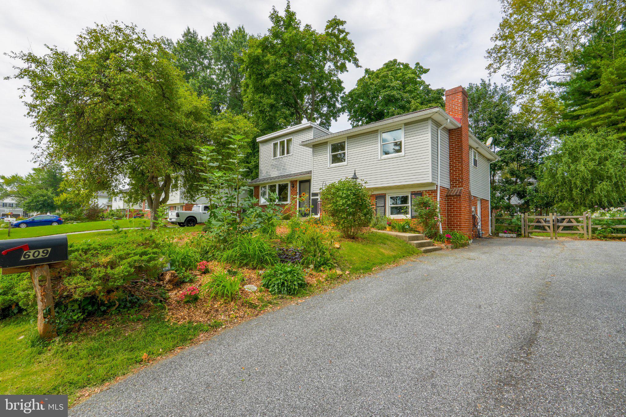 609 SCHOOL LANE