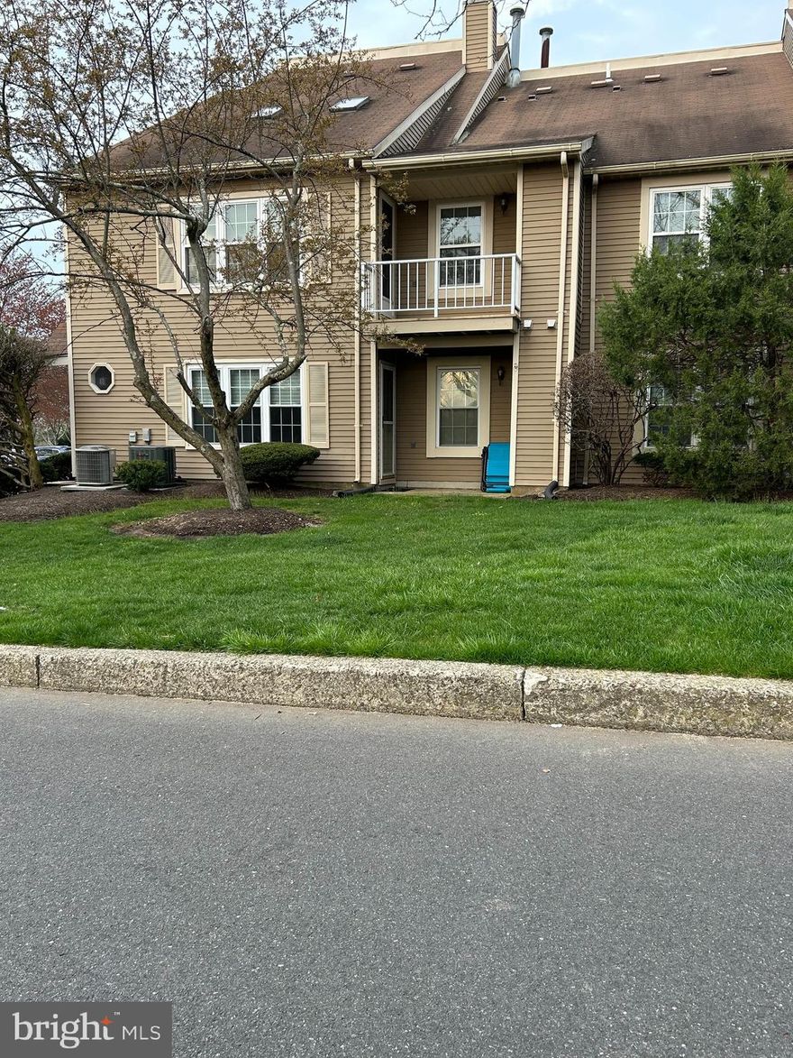 2 bedroom 2 bath condo with loft in society place section of newtown grant .  Council Rock schools, gas heat central a/c, fireplace , freshly painted and newer flooring, shows good, vacant on lock box, call for appointment