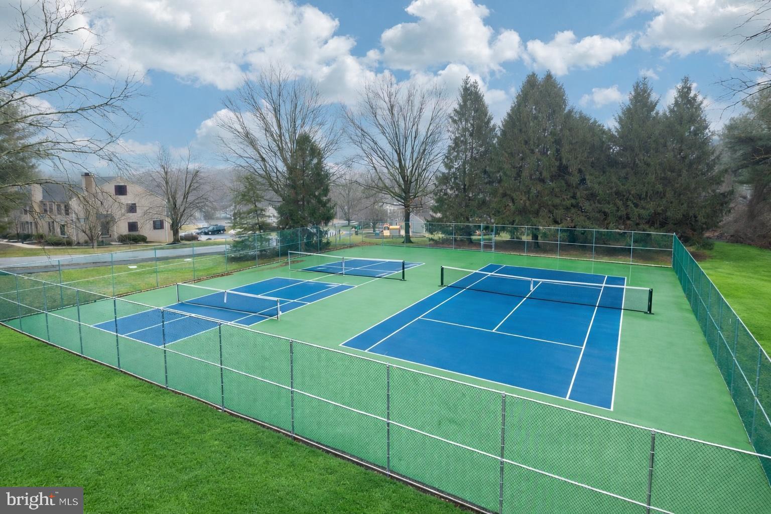 BRADFORD SQUARE - Residential