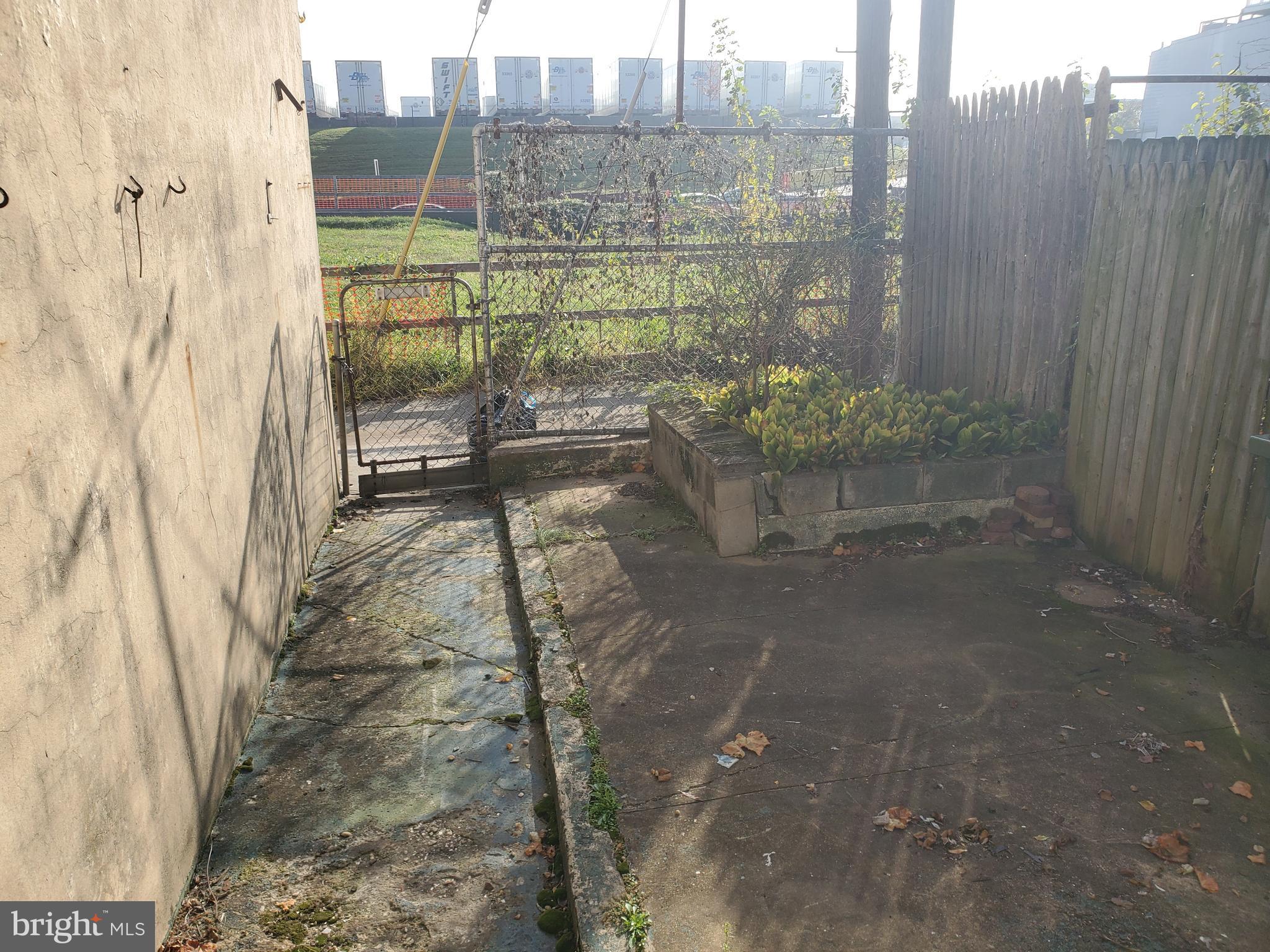 LOCUST POINT - Residential