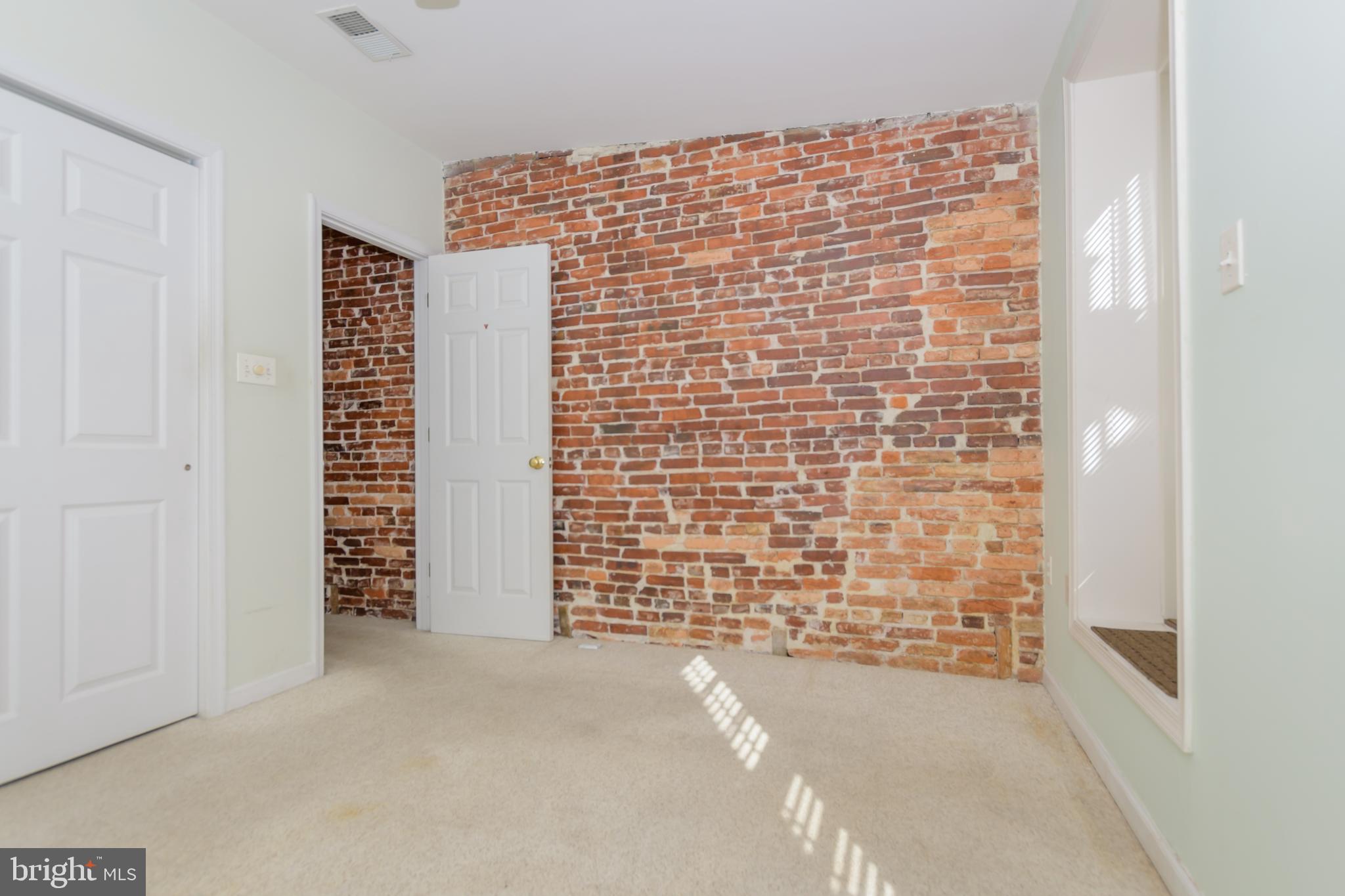 LOCUST POINT - Residential