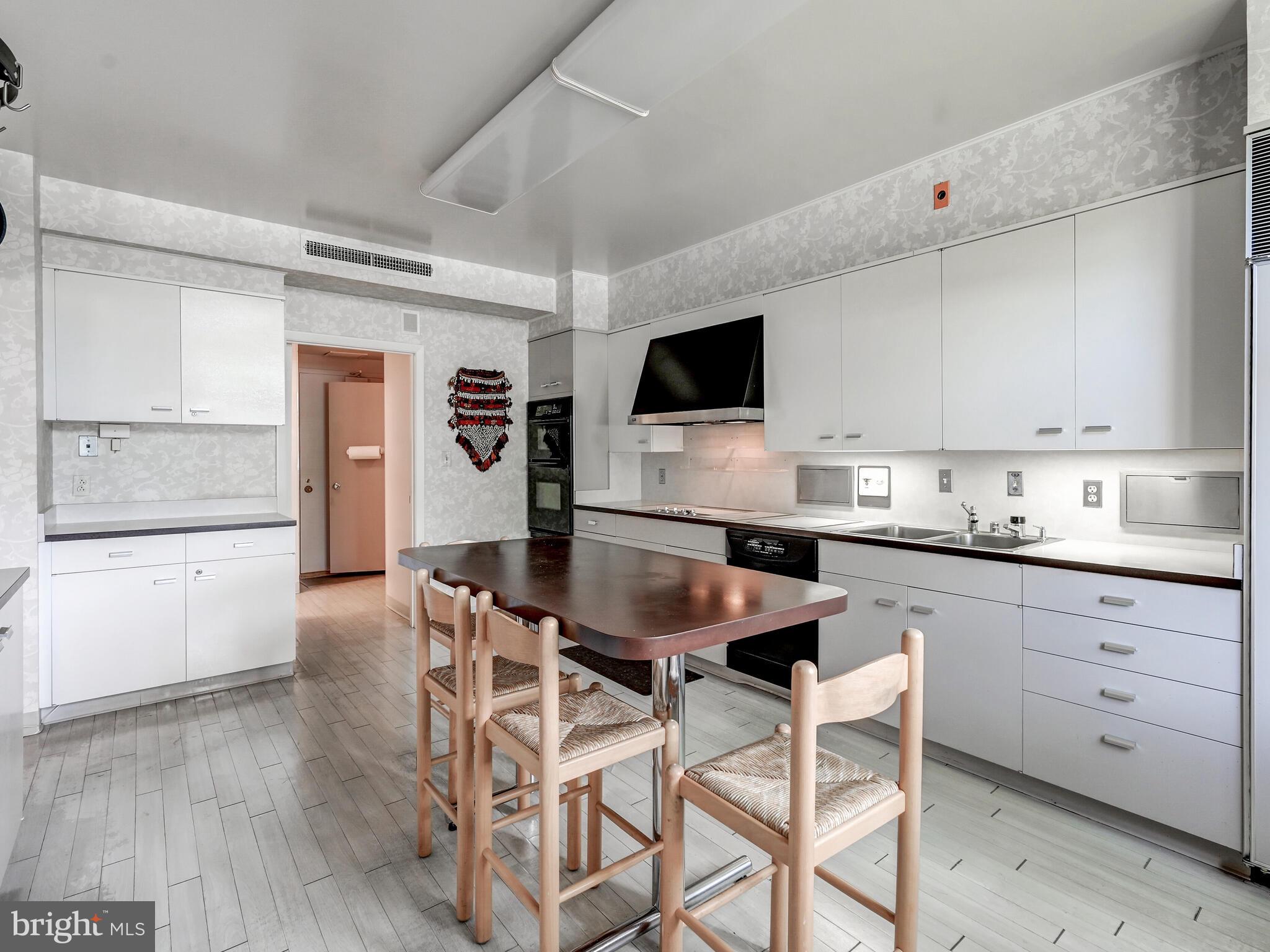 PIKESVILLE - Residential