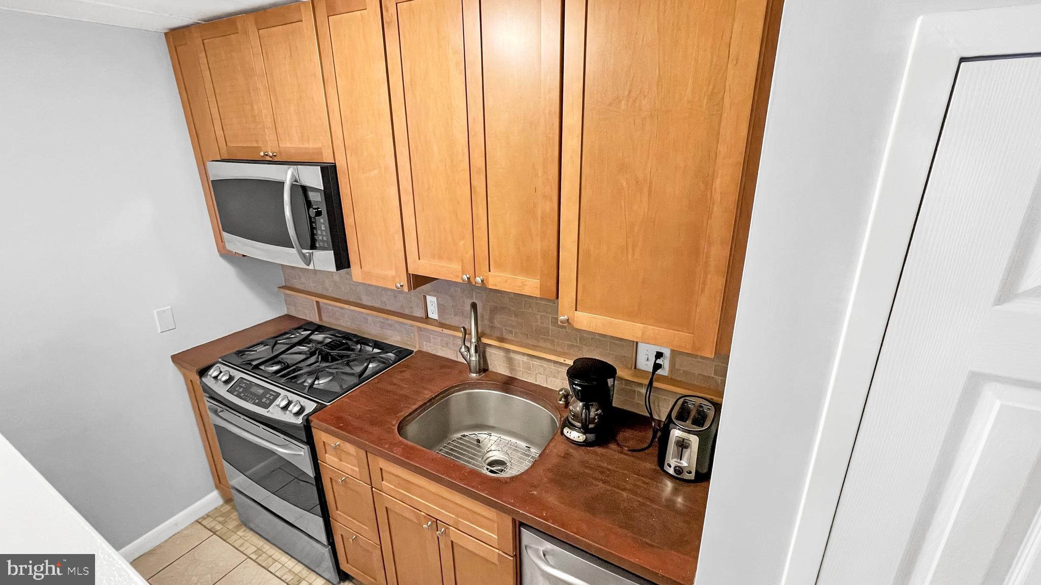 HUNTINGTON CLUB - Residential Lease