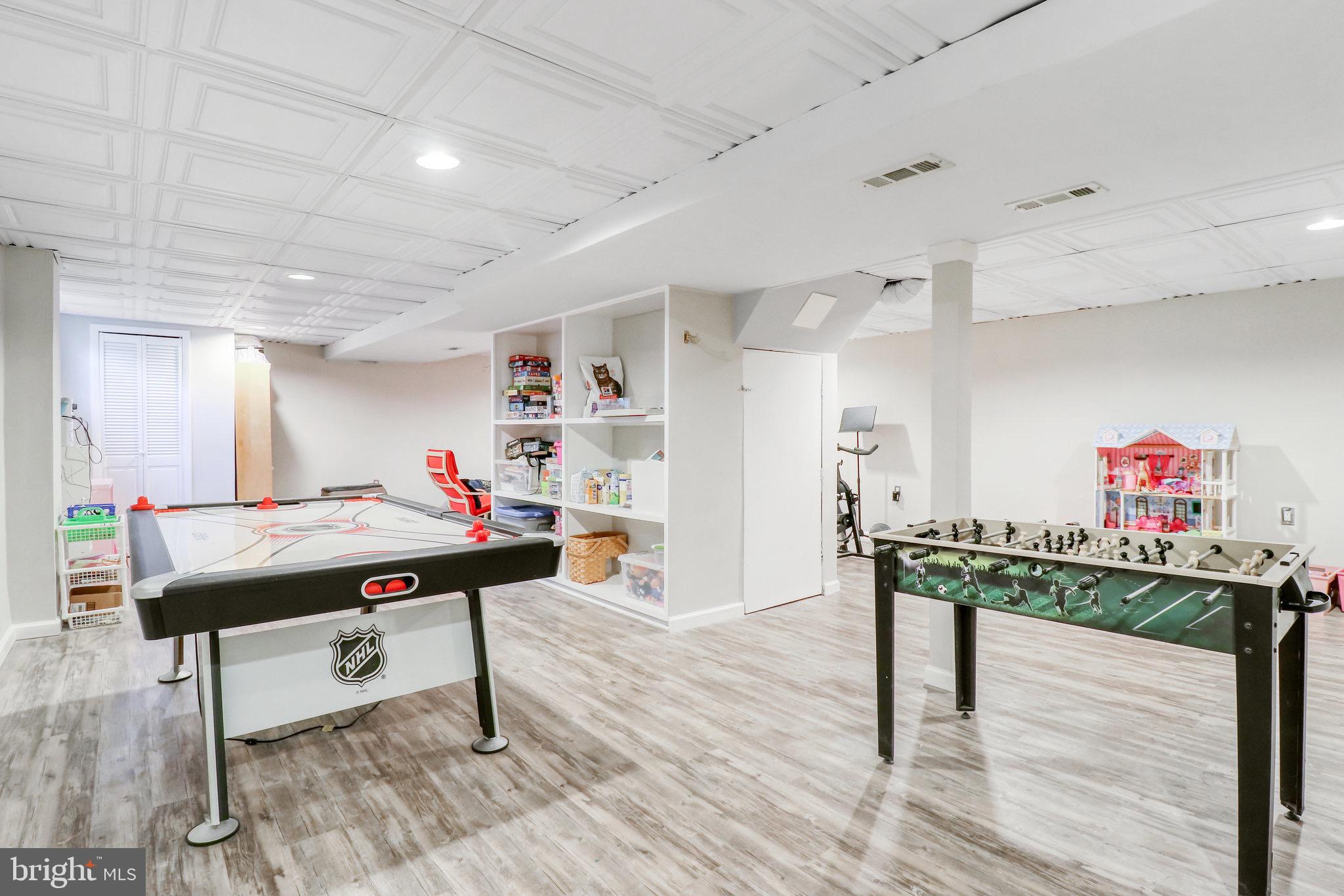 BENT TREE - Residential