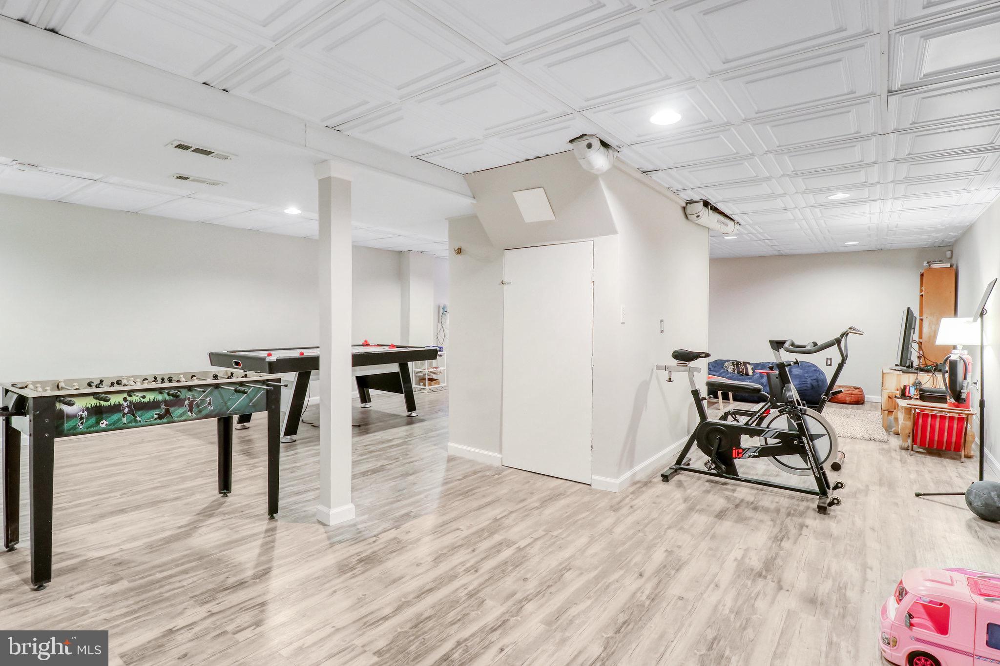 BENT TREE - Residential