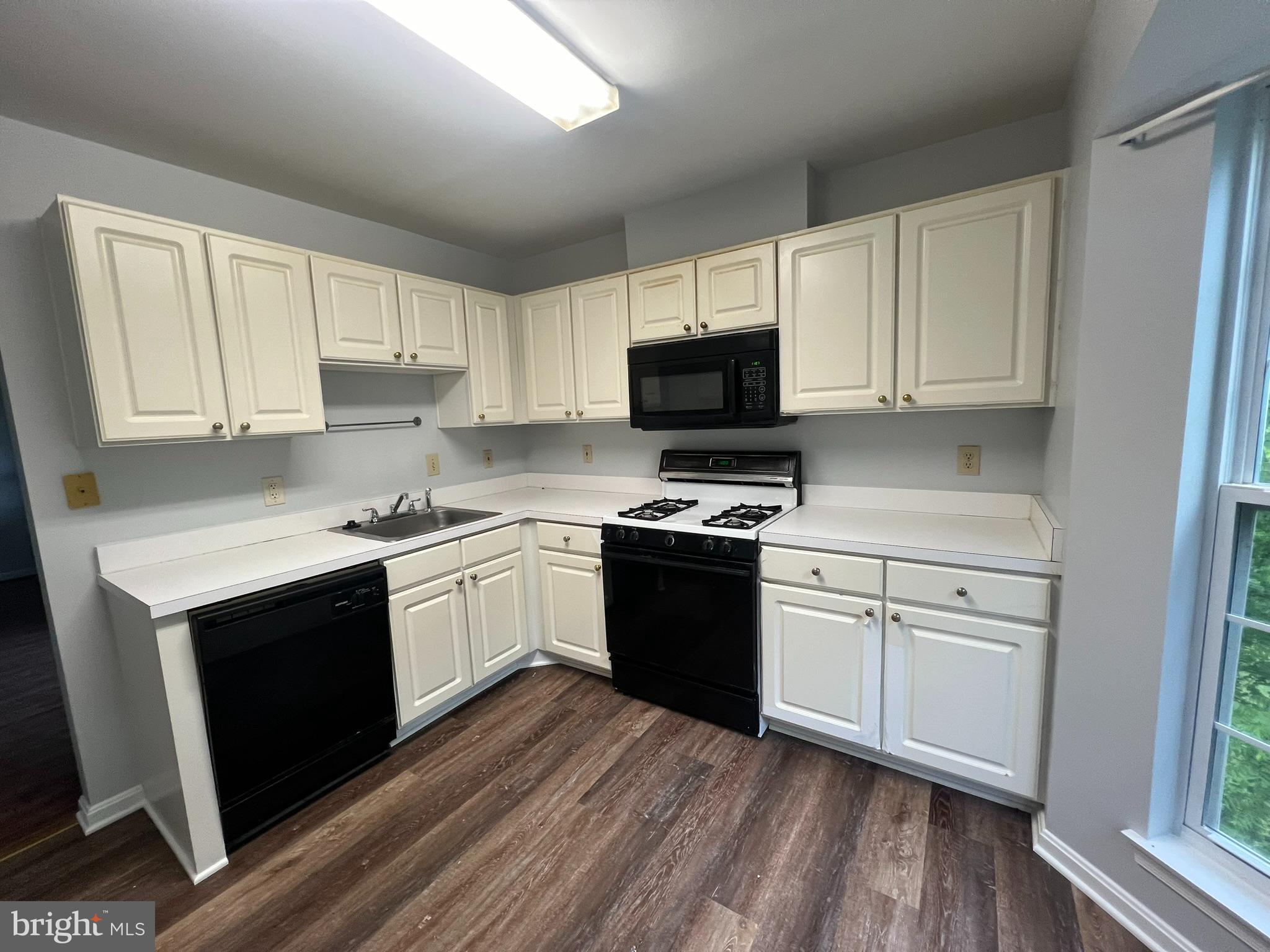 SILVERBROOK WOOD - Residential Lease