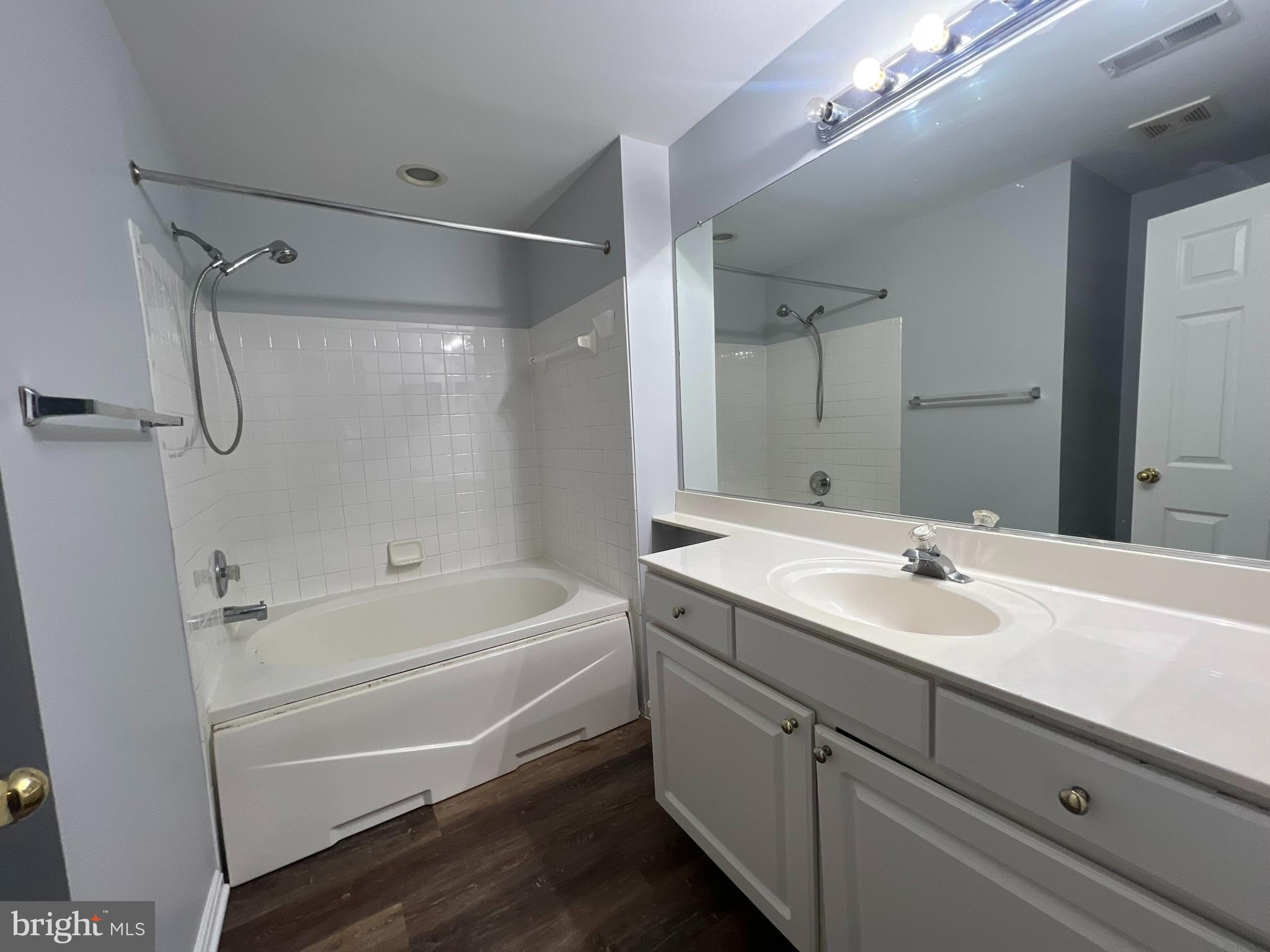 SILVERBROOK WOOD - Residential Lease