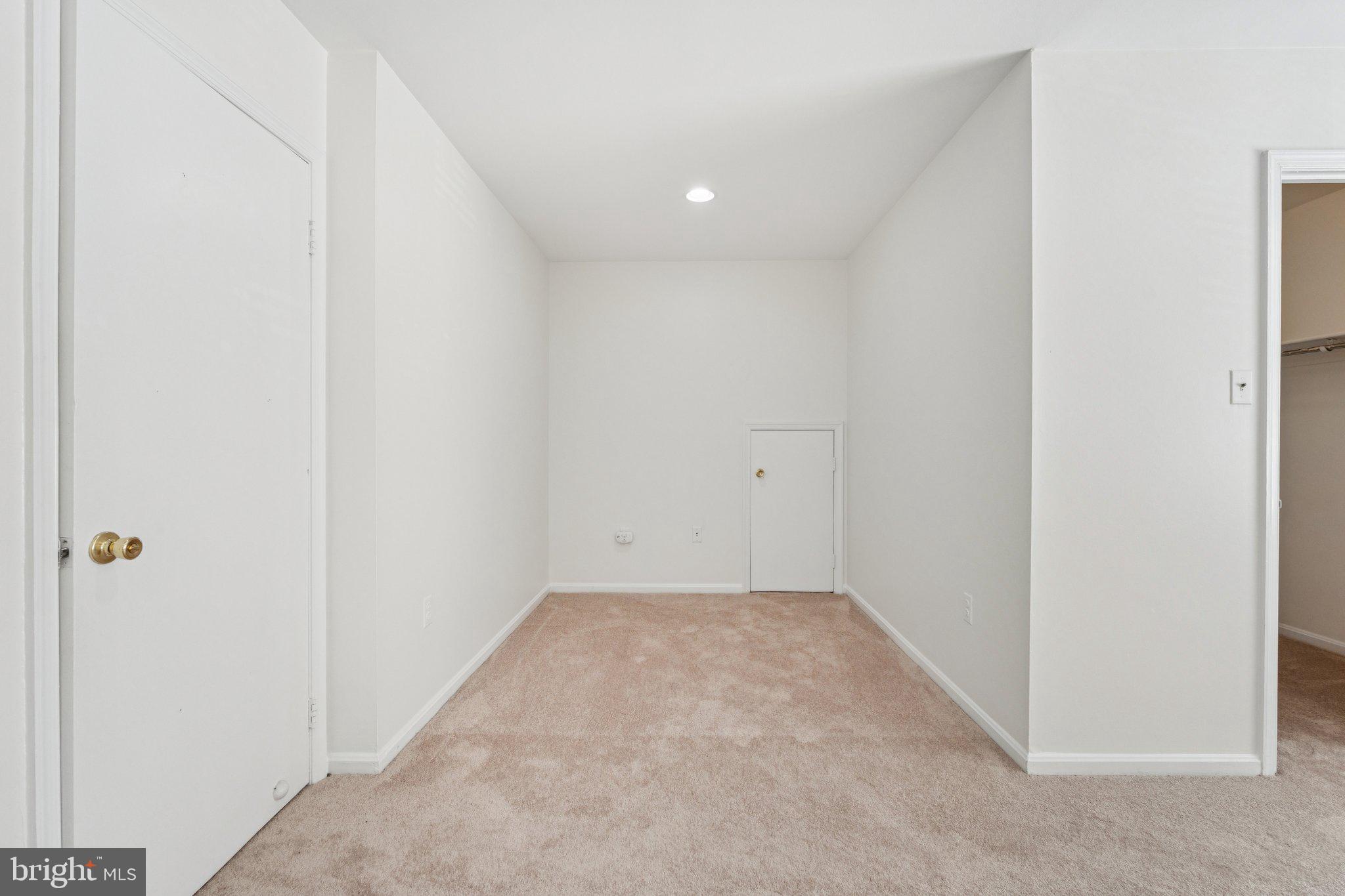 FAIRFAX PLAZA TOWNHOUSES - Residential Lease