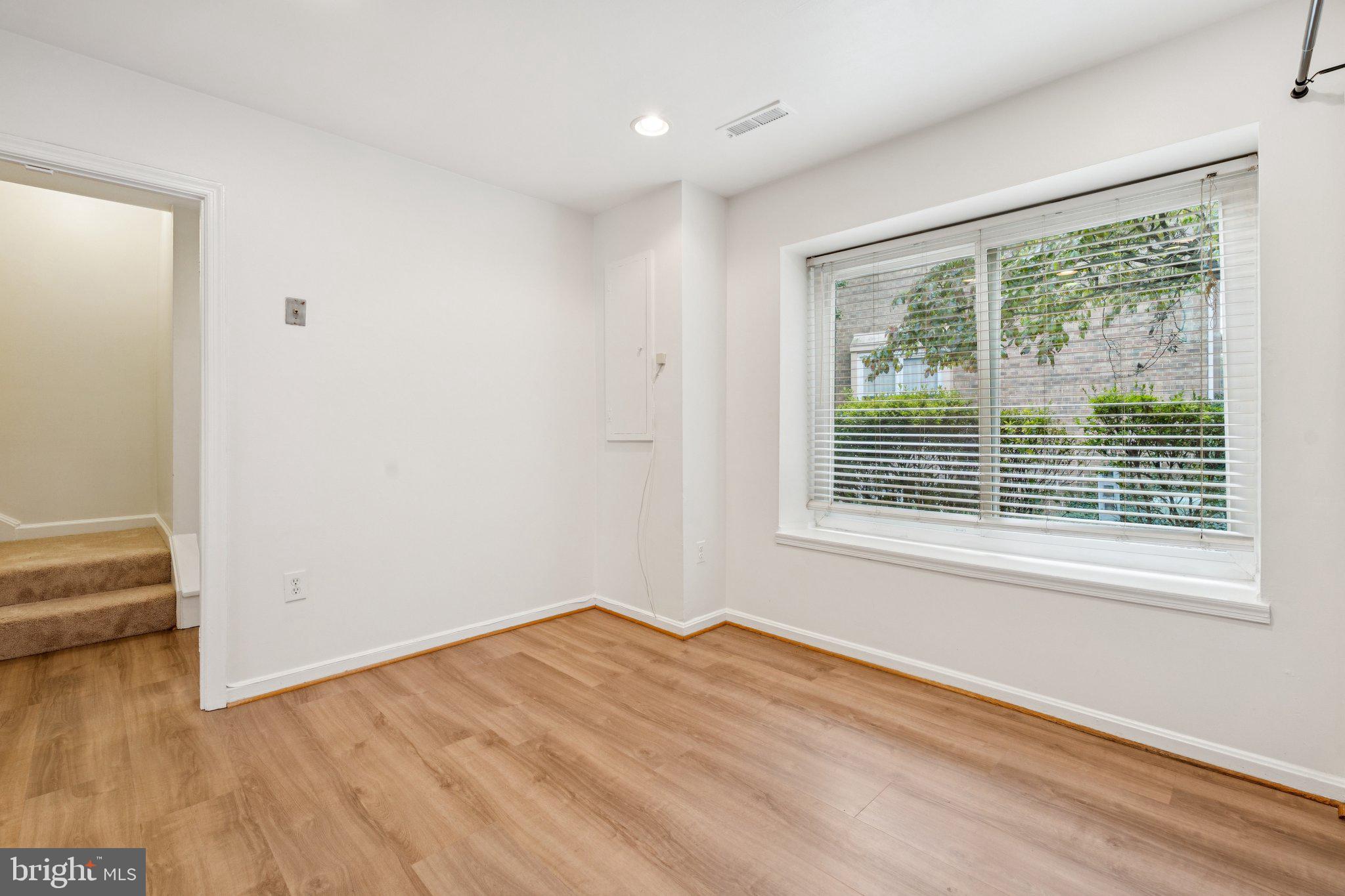 FAIRFAX PLAZA TOWNHOUSES - Residential Lease