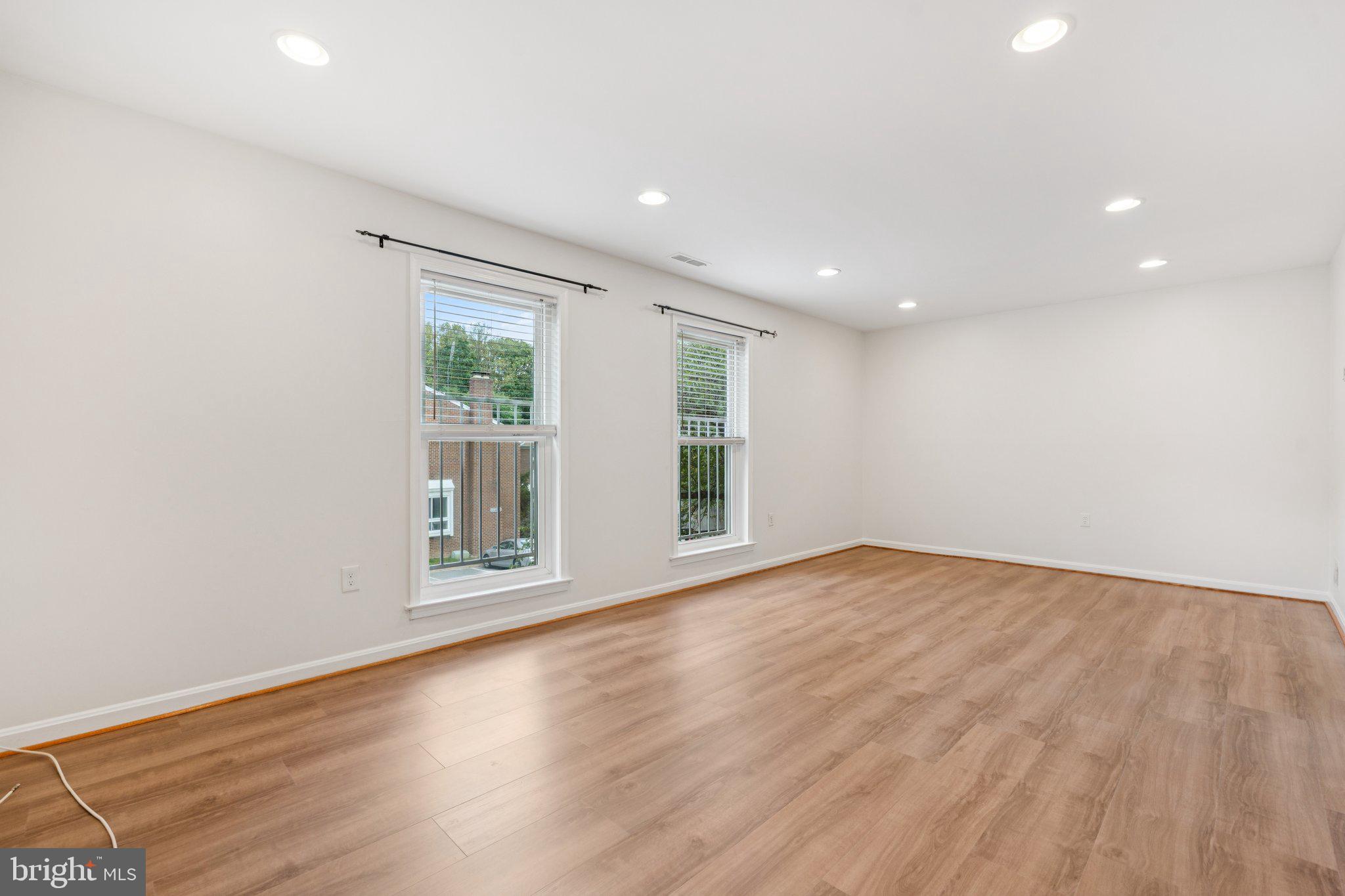 FAIRFAX PLAZA TOWNHOUSES - Residential Lease