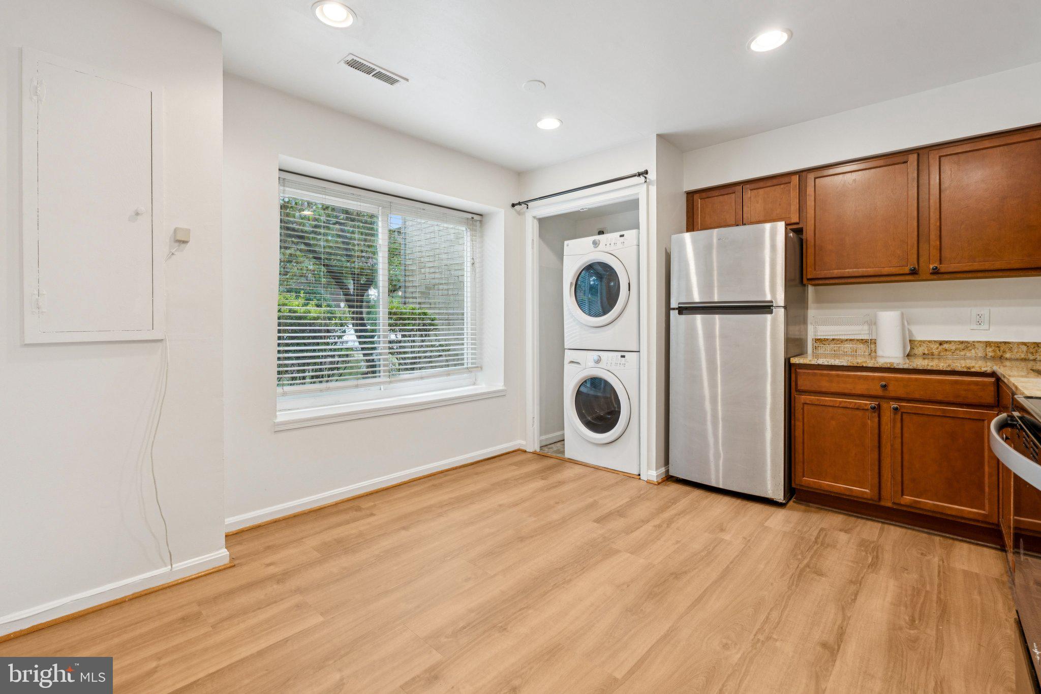 FAIRFAX PLAZA TOWNHOUSES - Residential Lease