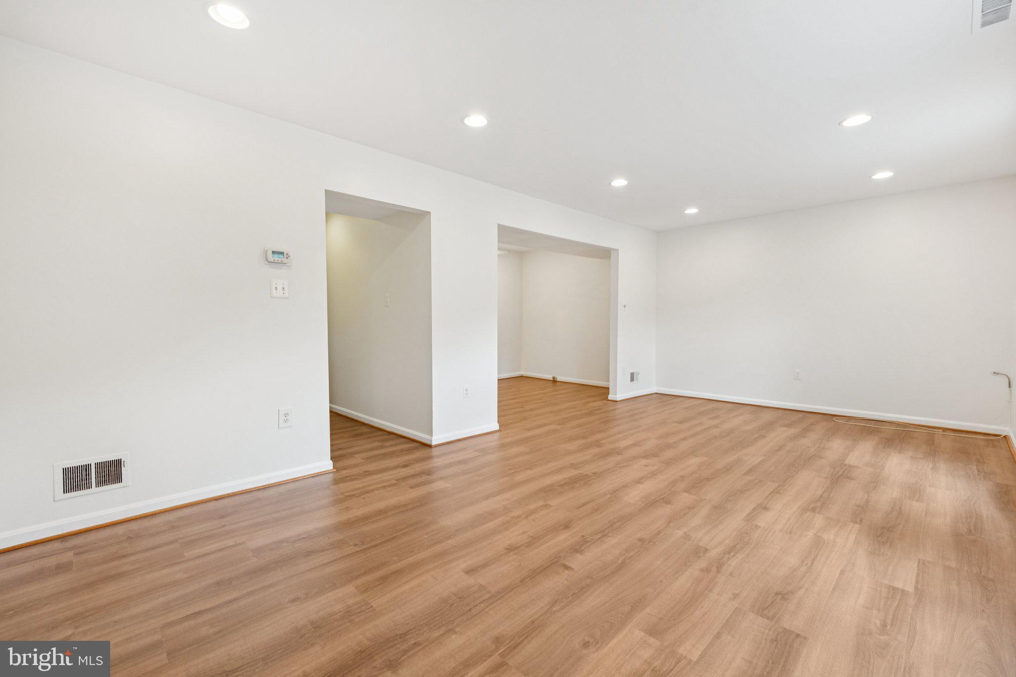 FAIRFAX PLAZA TOWNHOUSES - Residential Lease