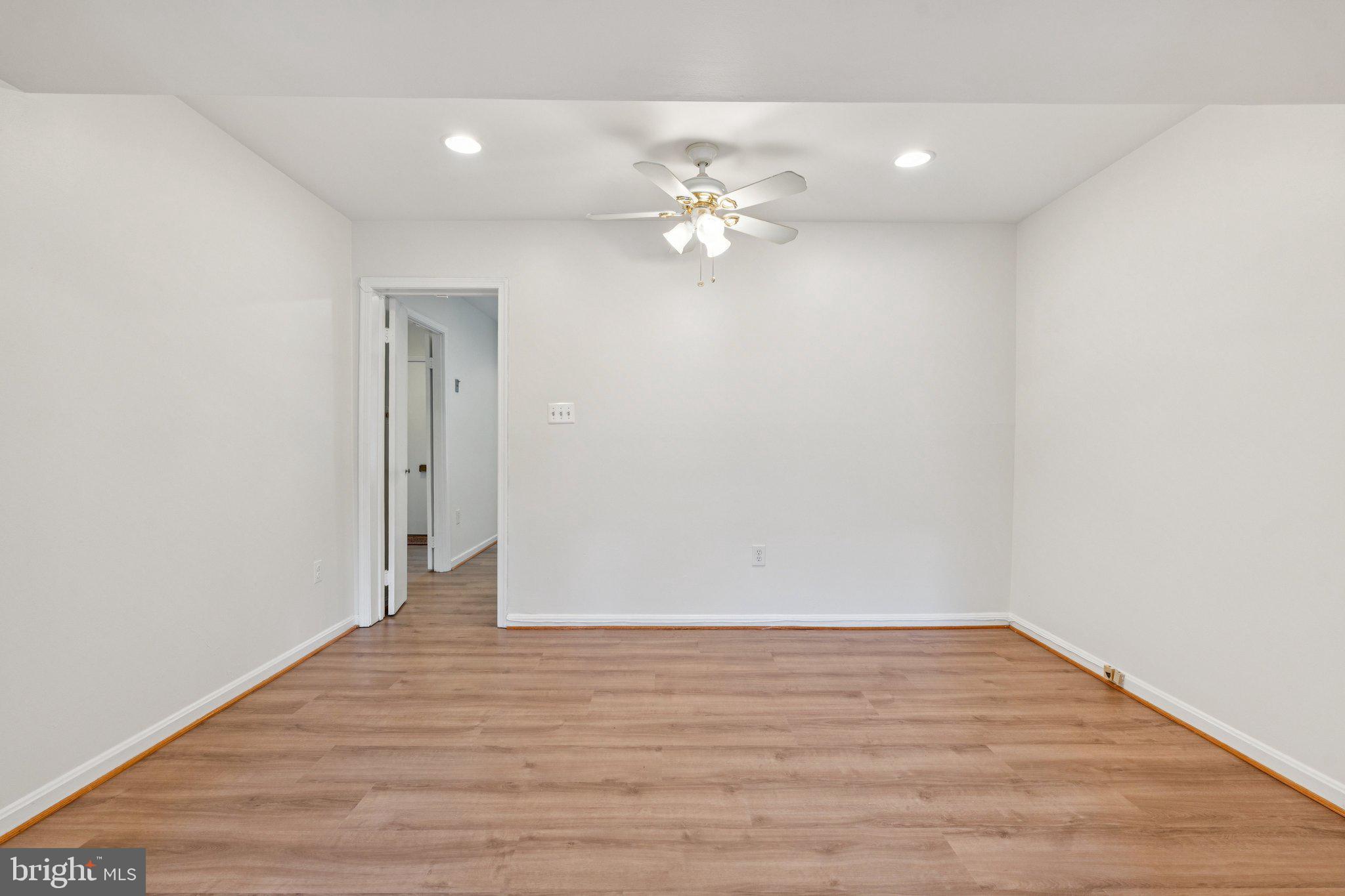 FAIRFAX PLAZA TOWNHOUSES - Residential Lease