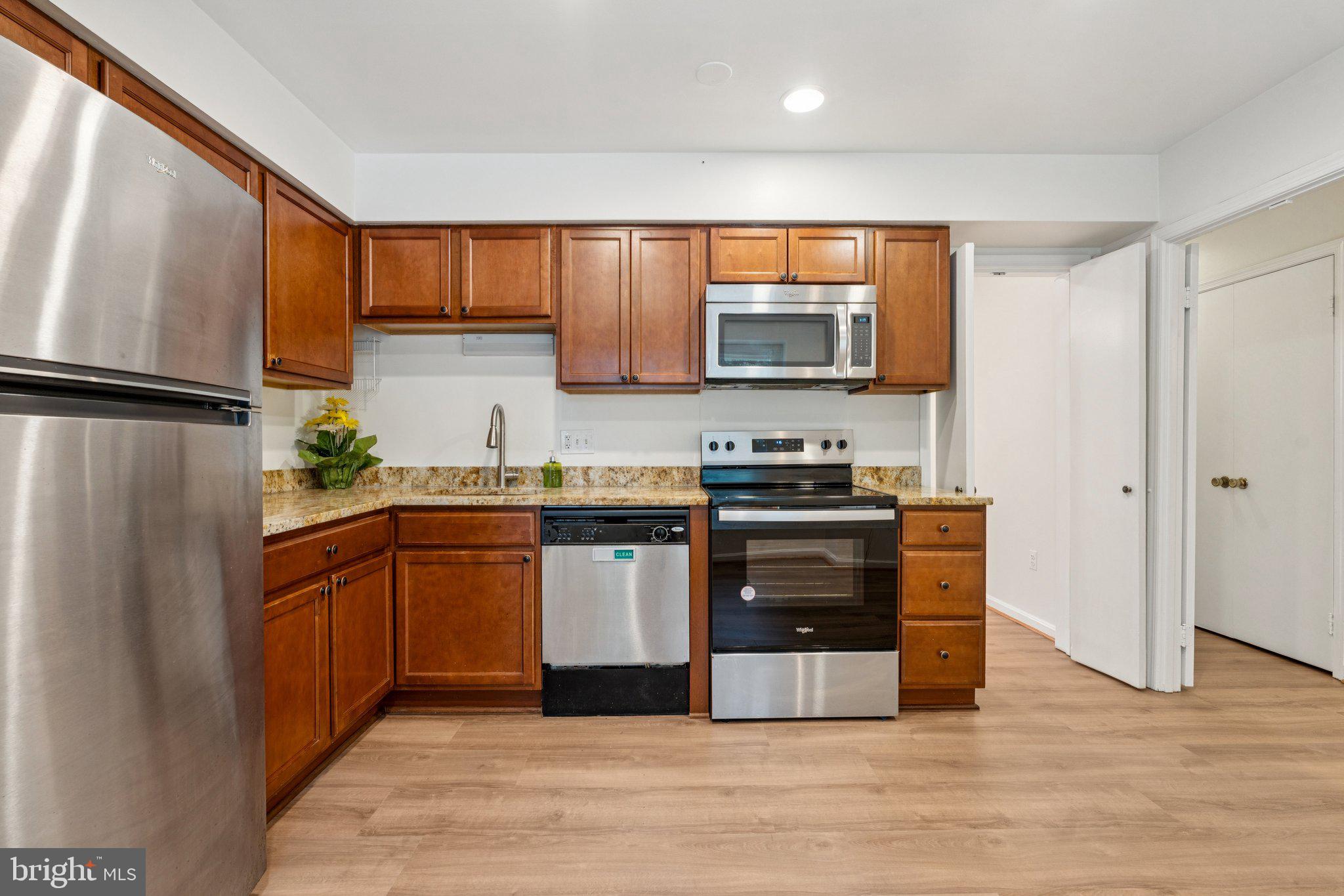 FAIRFAX PLAZA TOWNHOUSES - Residential Lease