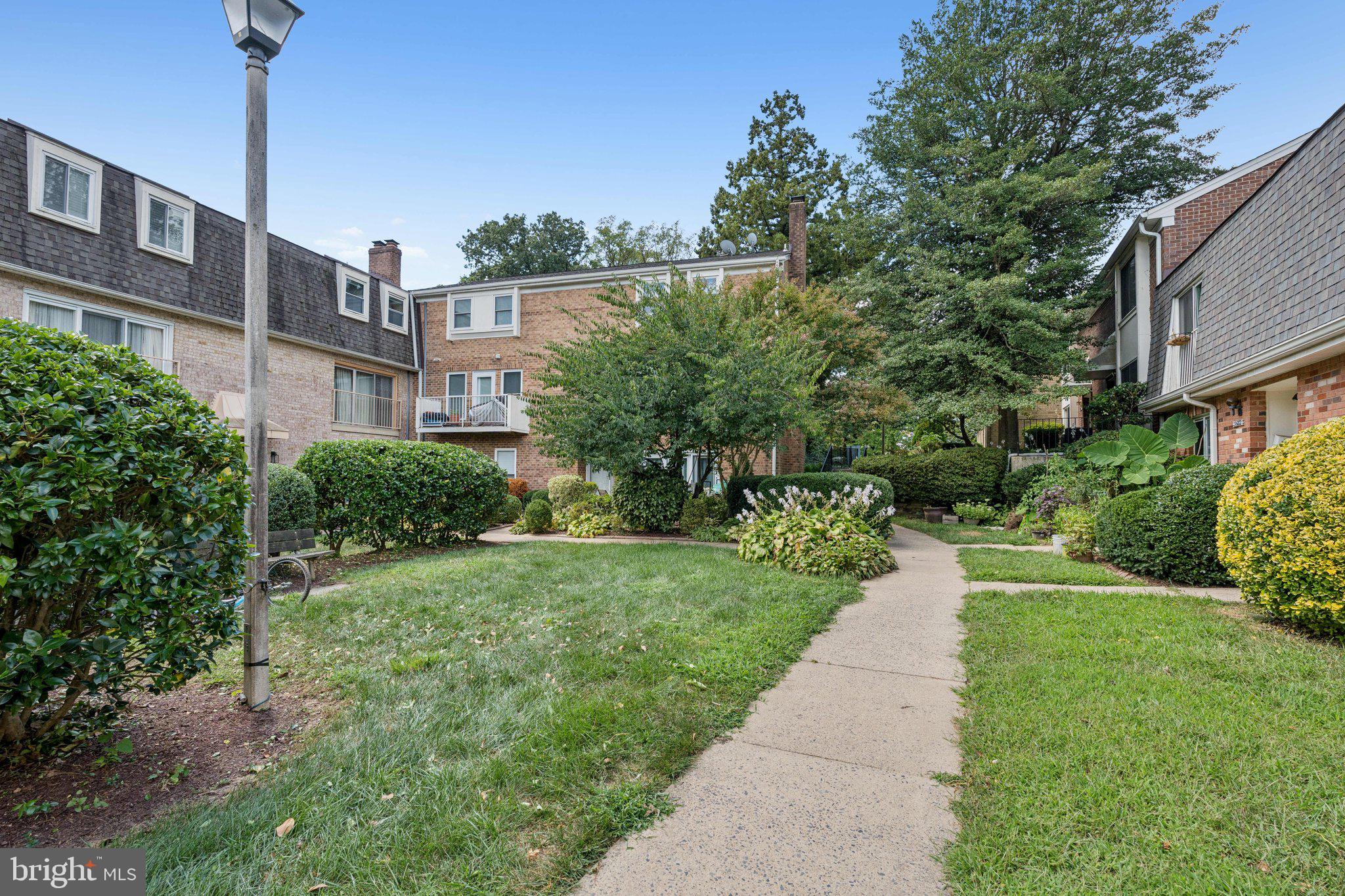 FAIRFAX PLAZA TOWNHOUSES - Residential Lease