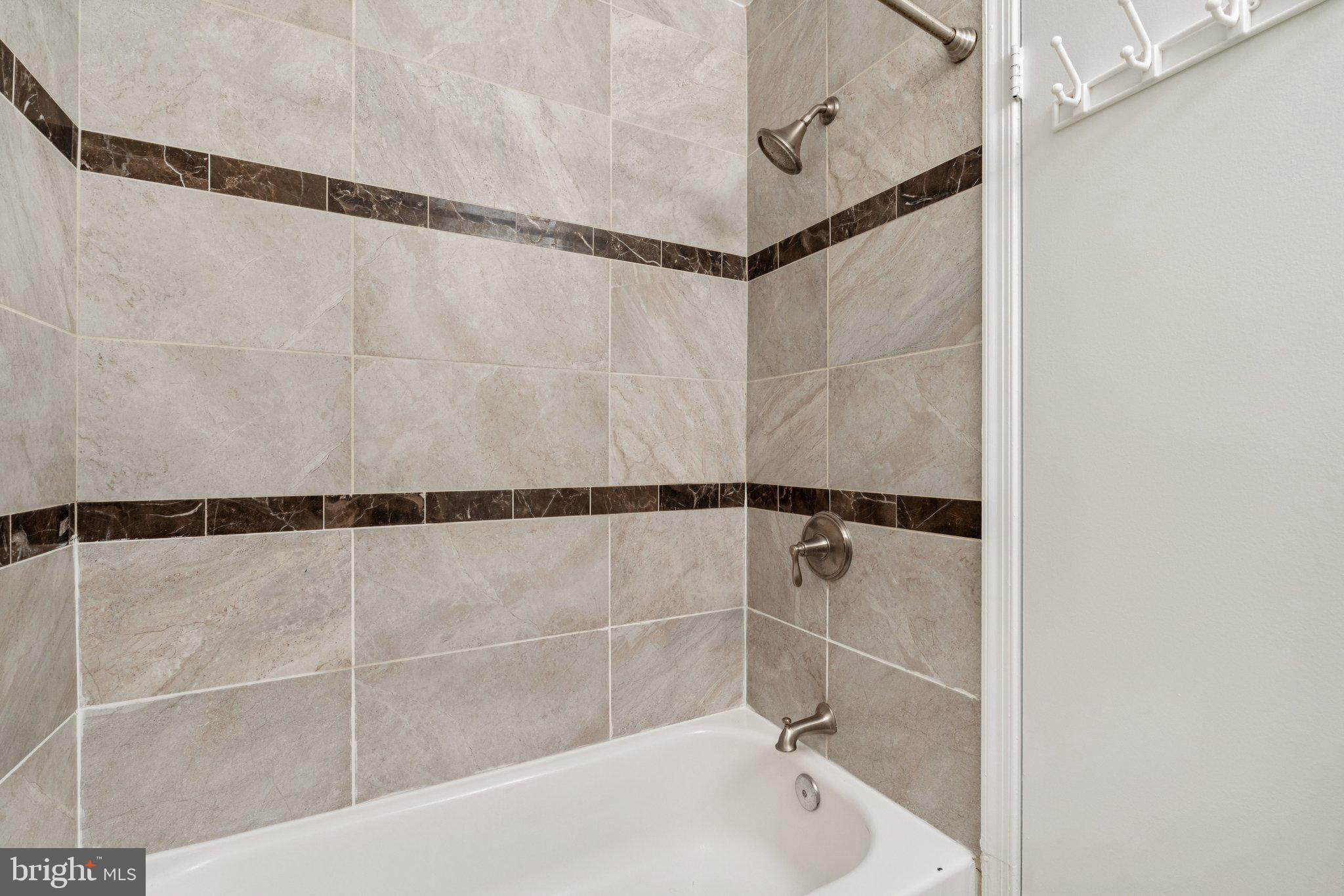 FAIRFAX PLAZA TOWNHOUSES - Residential Lease