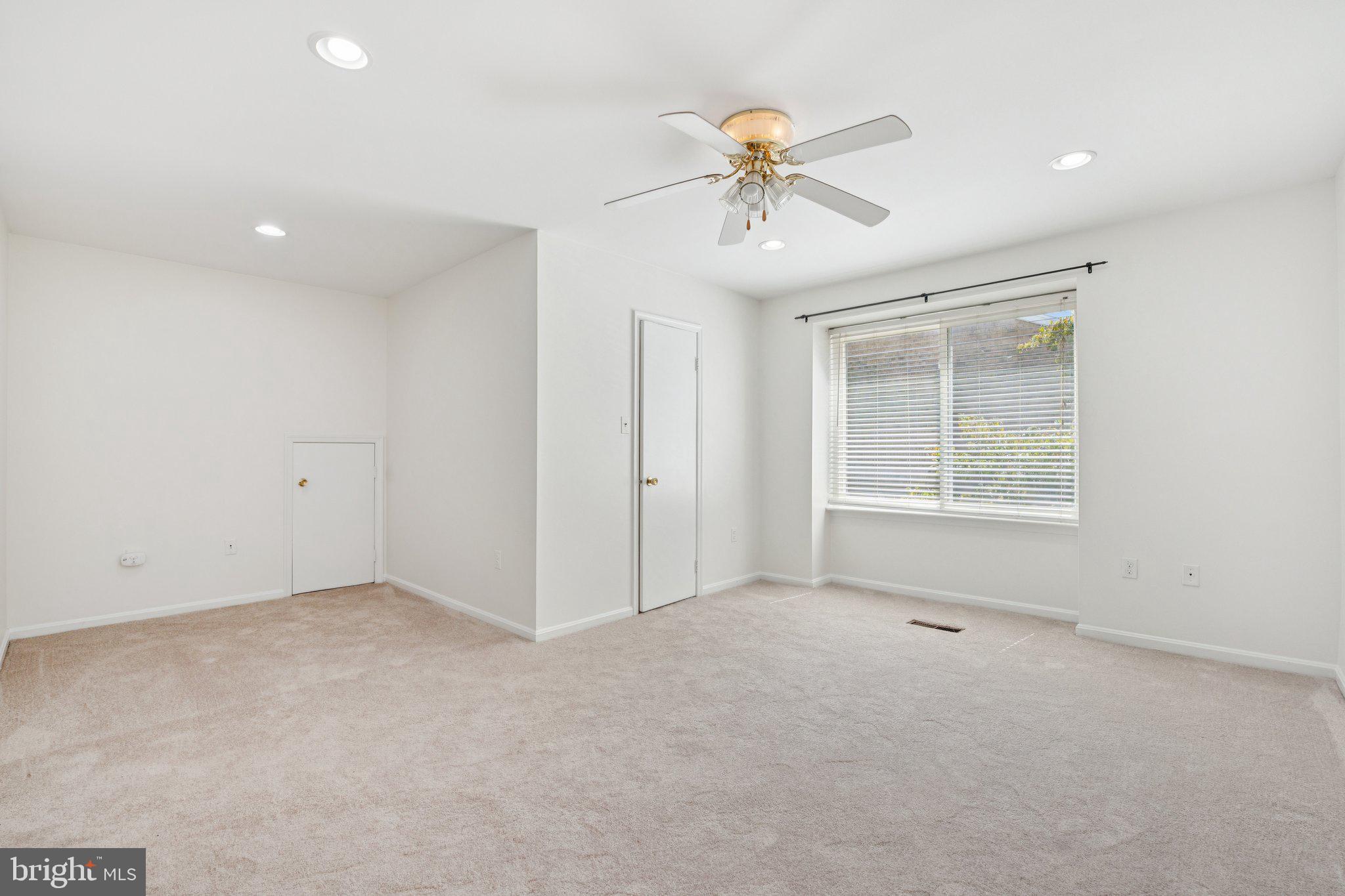 FAIRFAX PLAZA TOWNHOUSES - Residential Lease