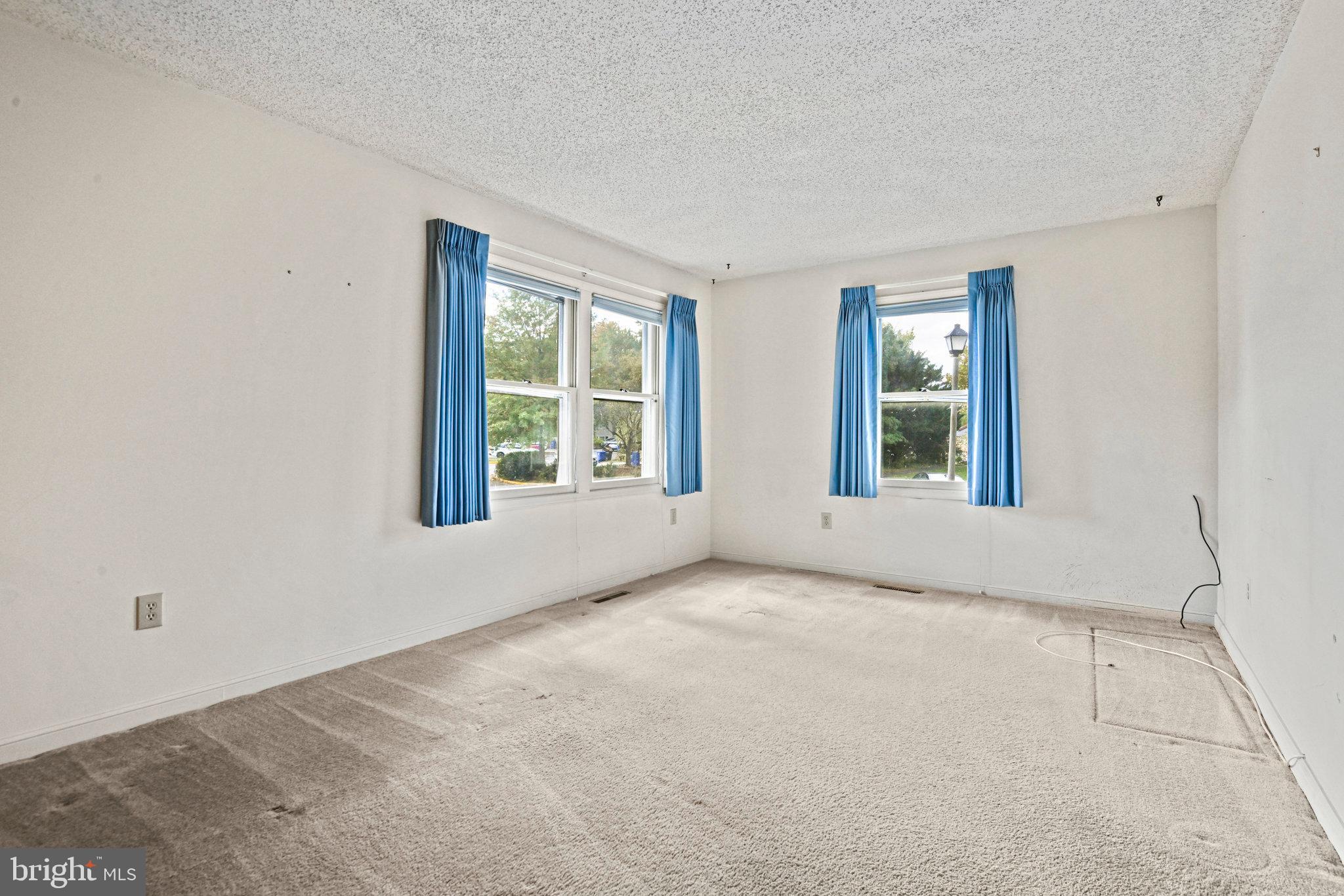 135 OAK VIEW DRIVE SE