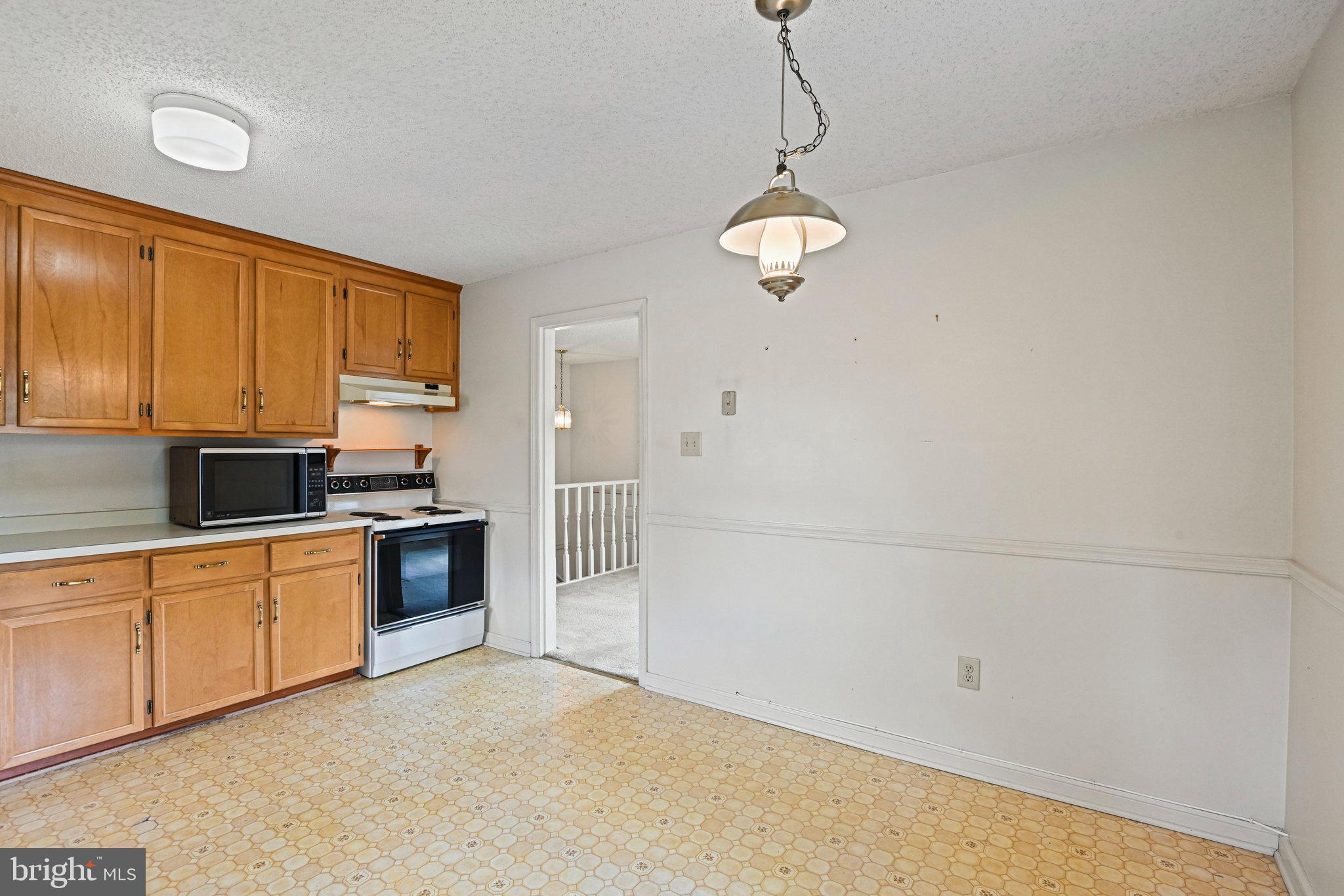 135 OAK VIEW DRIVE SE