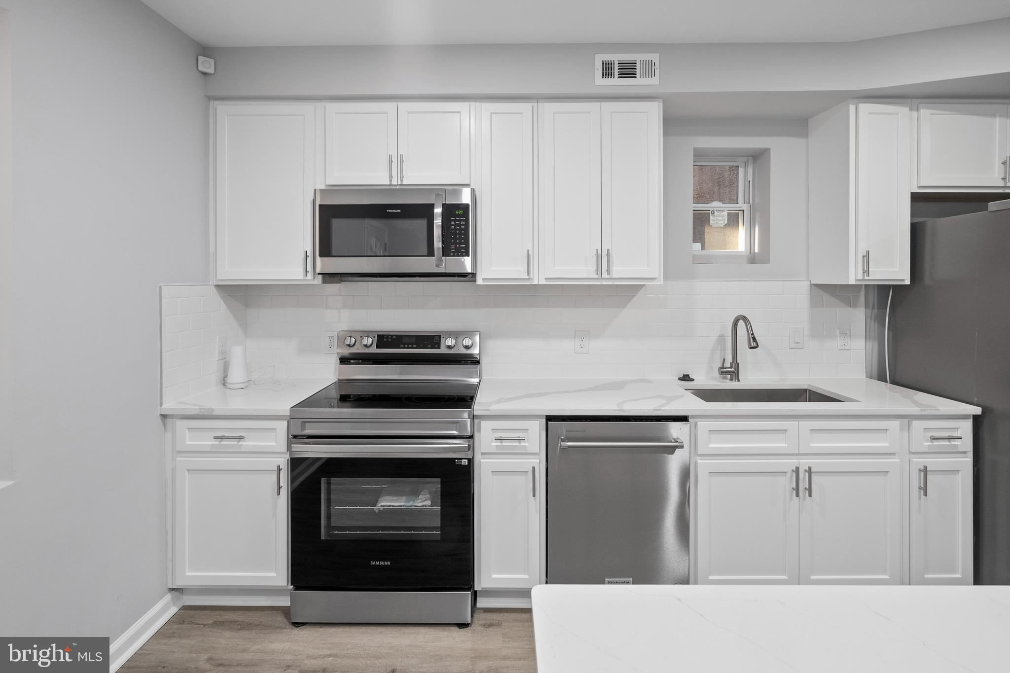 EVERGREEN LAWN - Residential