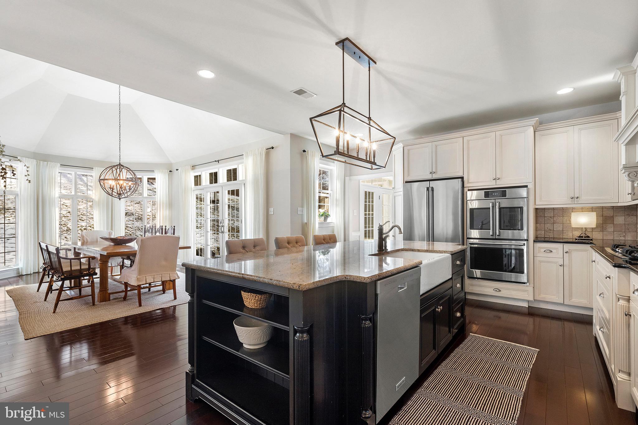 KNOBB HILL - Residential