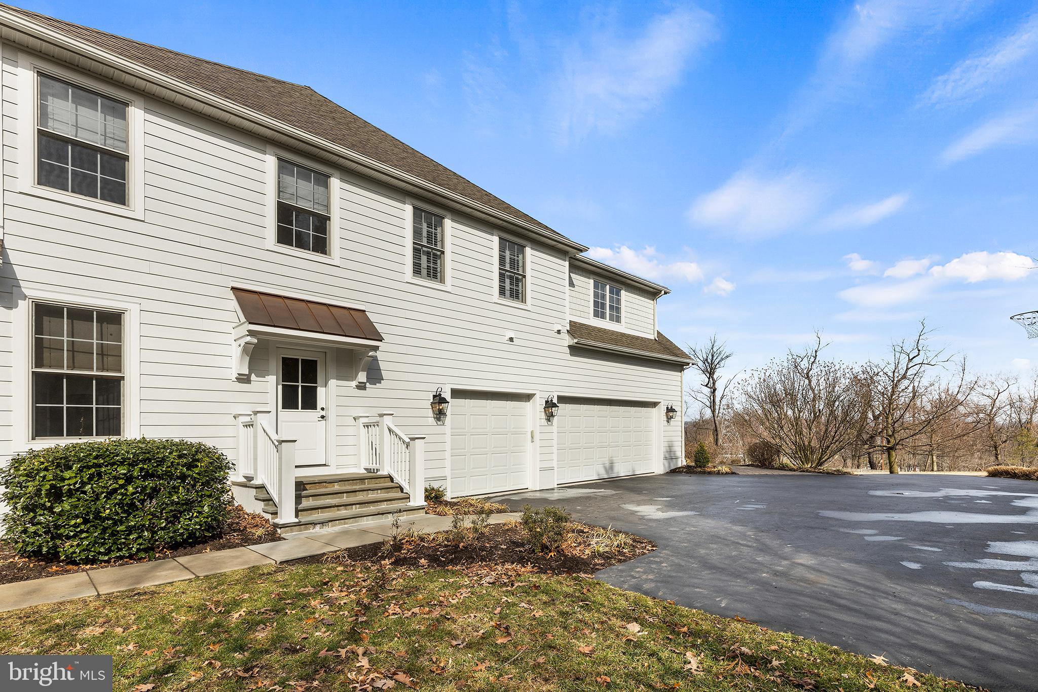 KNOBB HILL - Residential