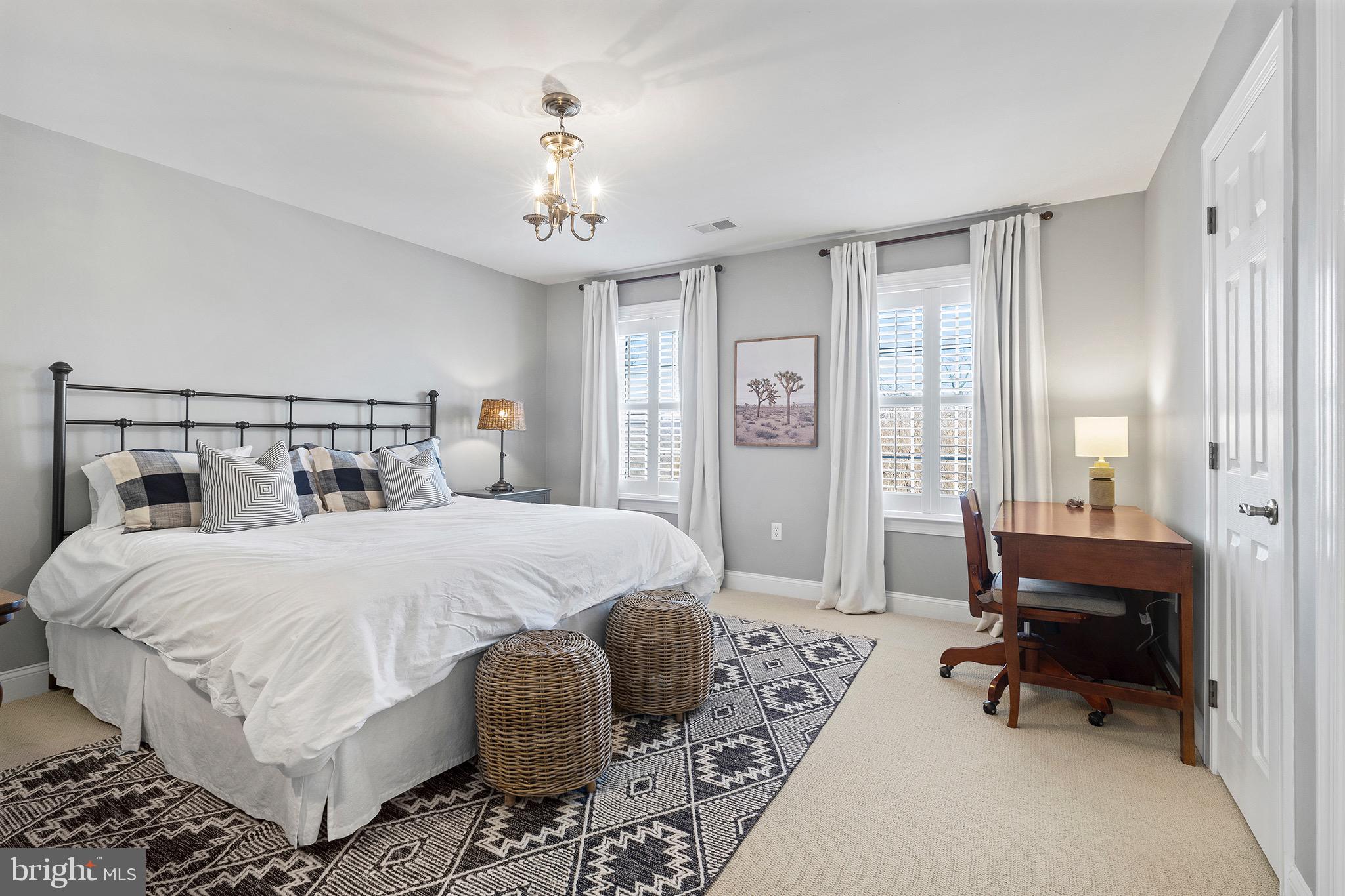 KNOBB HILL - Residential