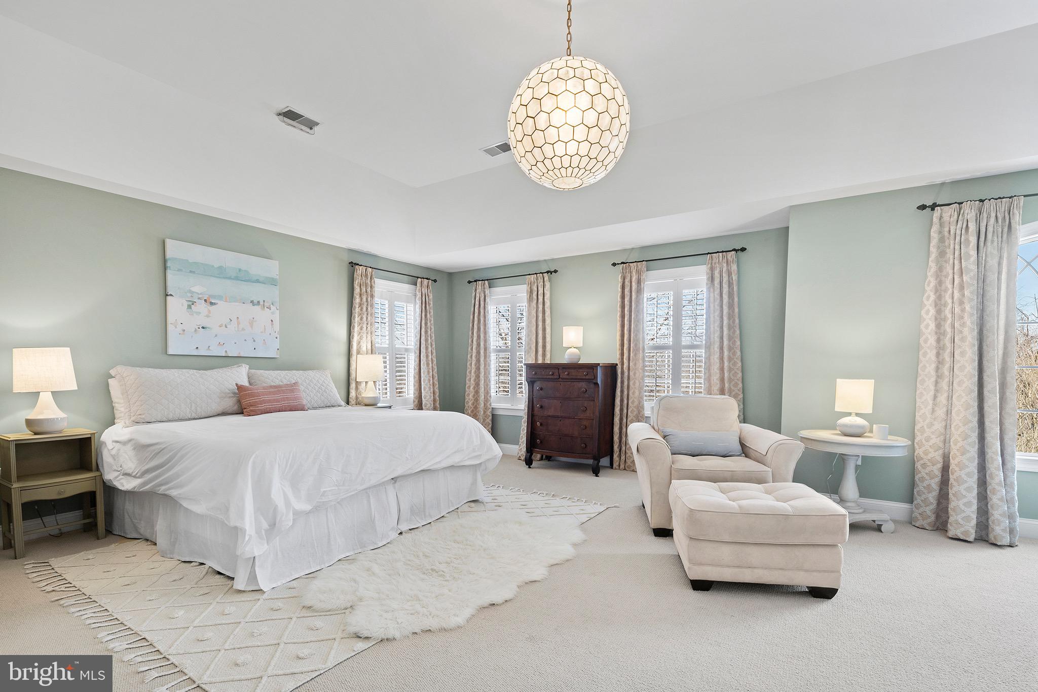 KNOBB HILL - Residential
