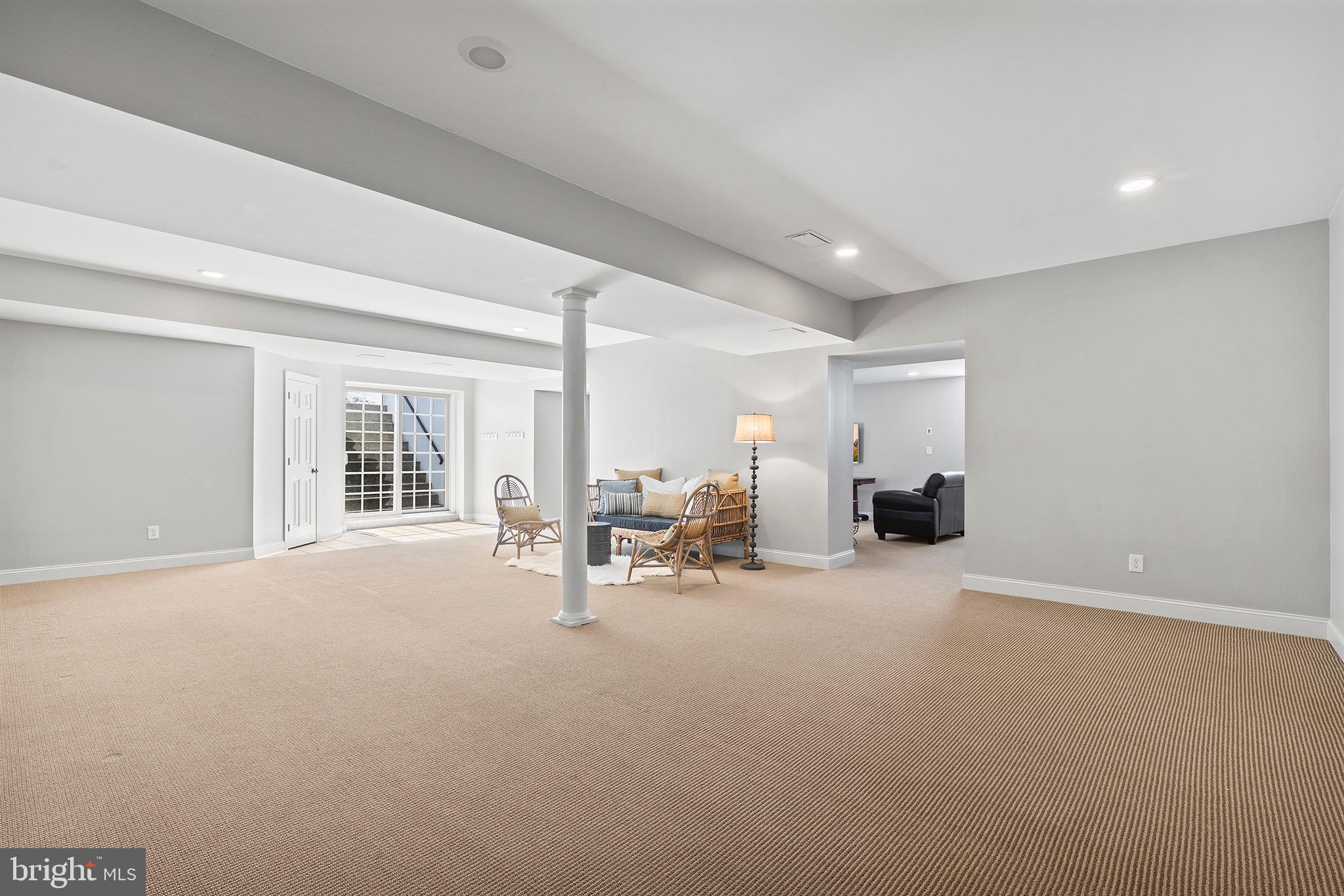 KNOBB HILL - Residential