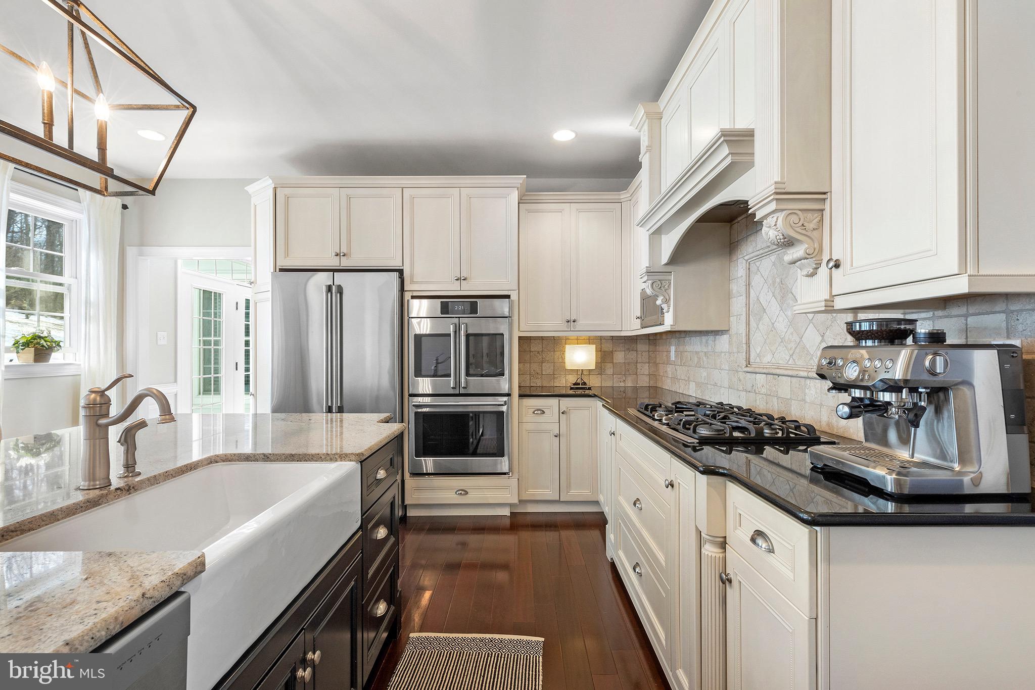 KNOBB HILL - Residential