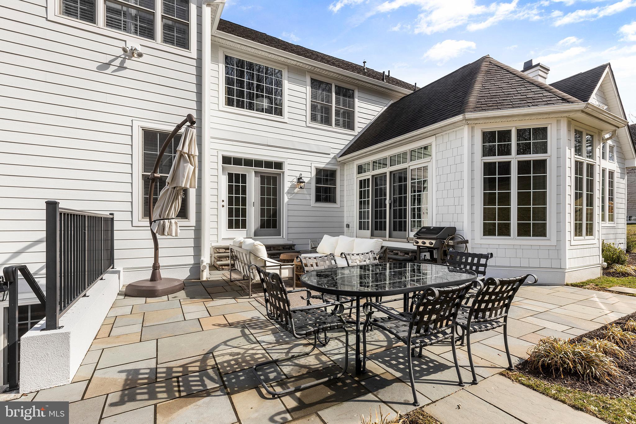 KNOBB HILL - Residential