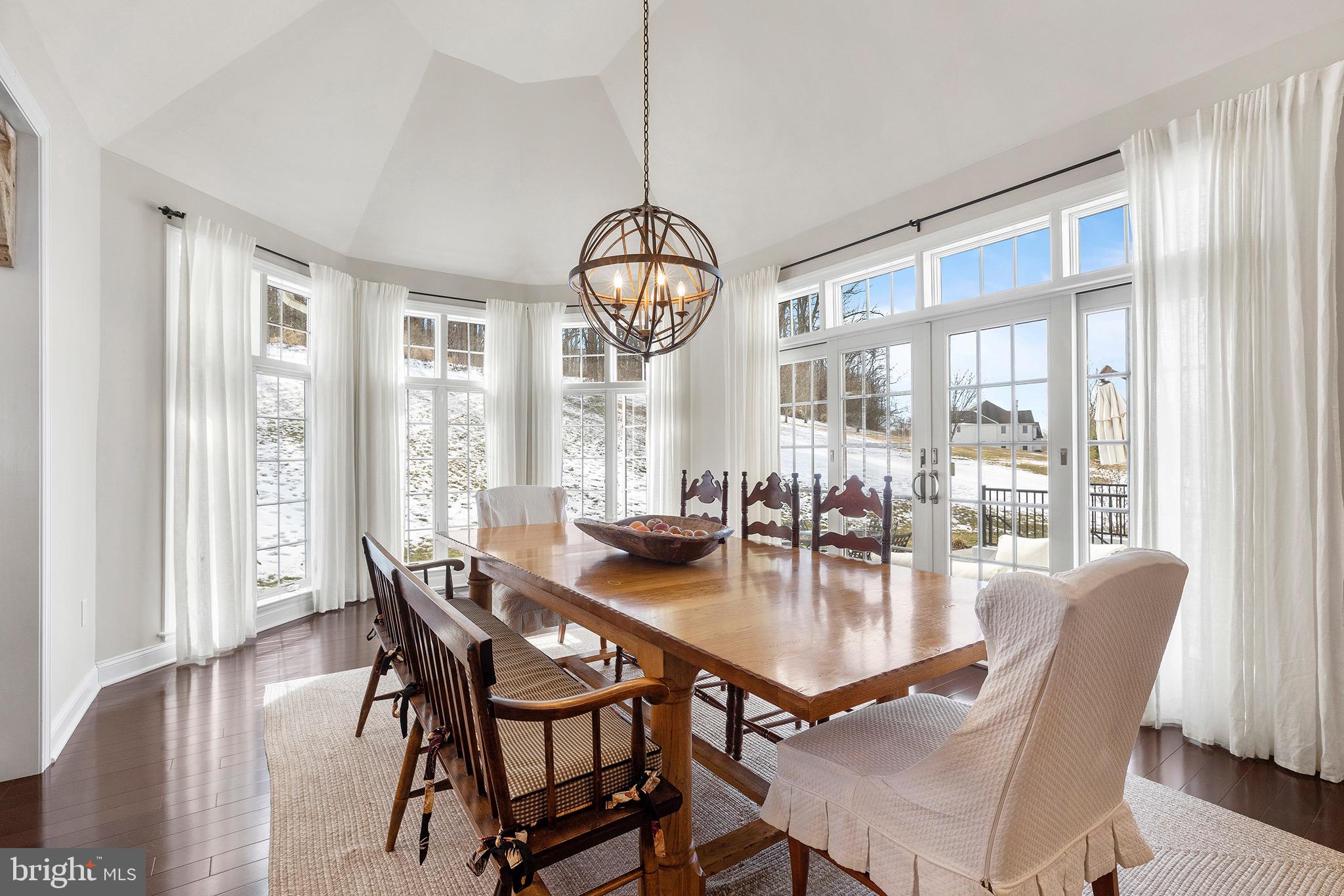 KNOBB HILL - Residential