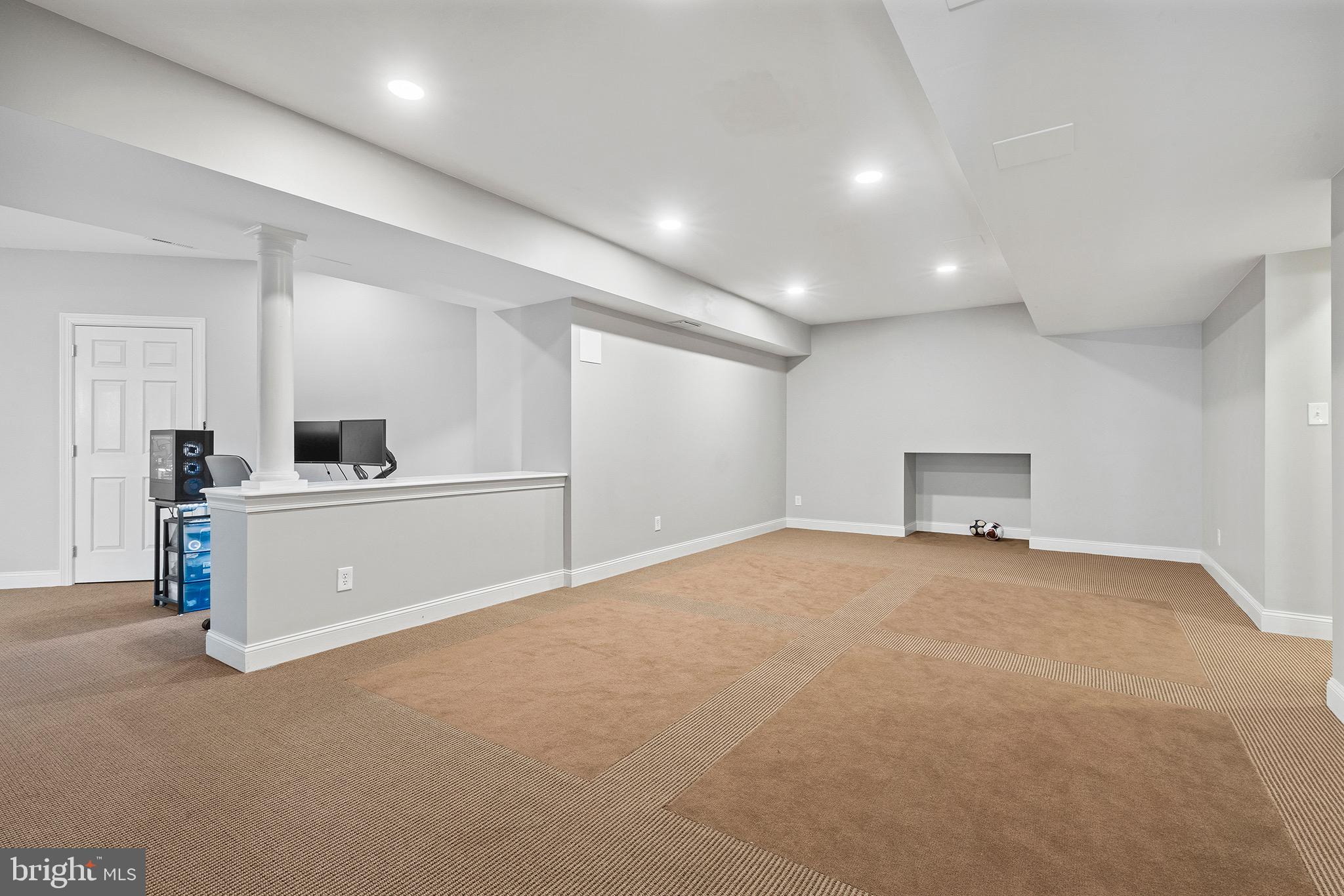KNOBB HILL - Residential