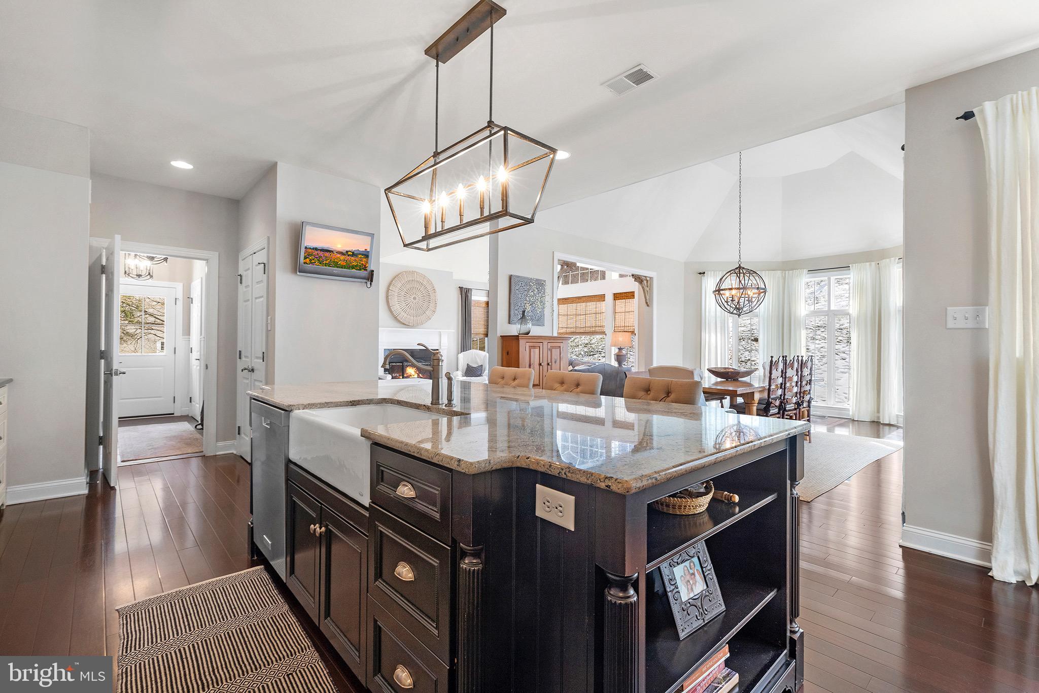 KNOBB HILL - Residential